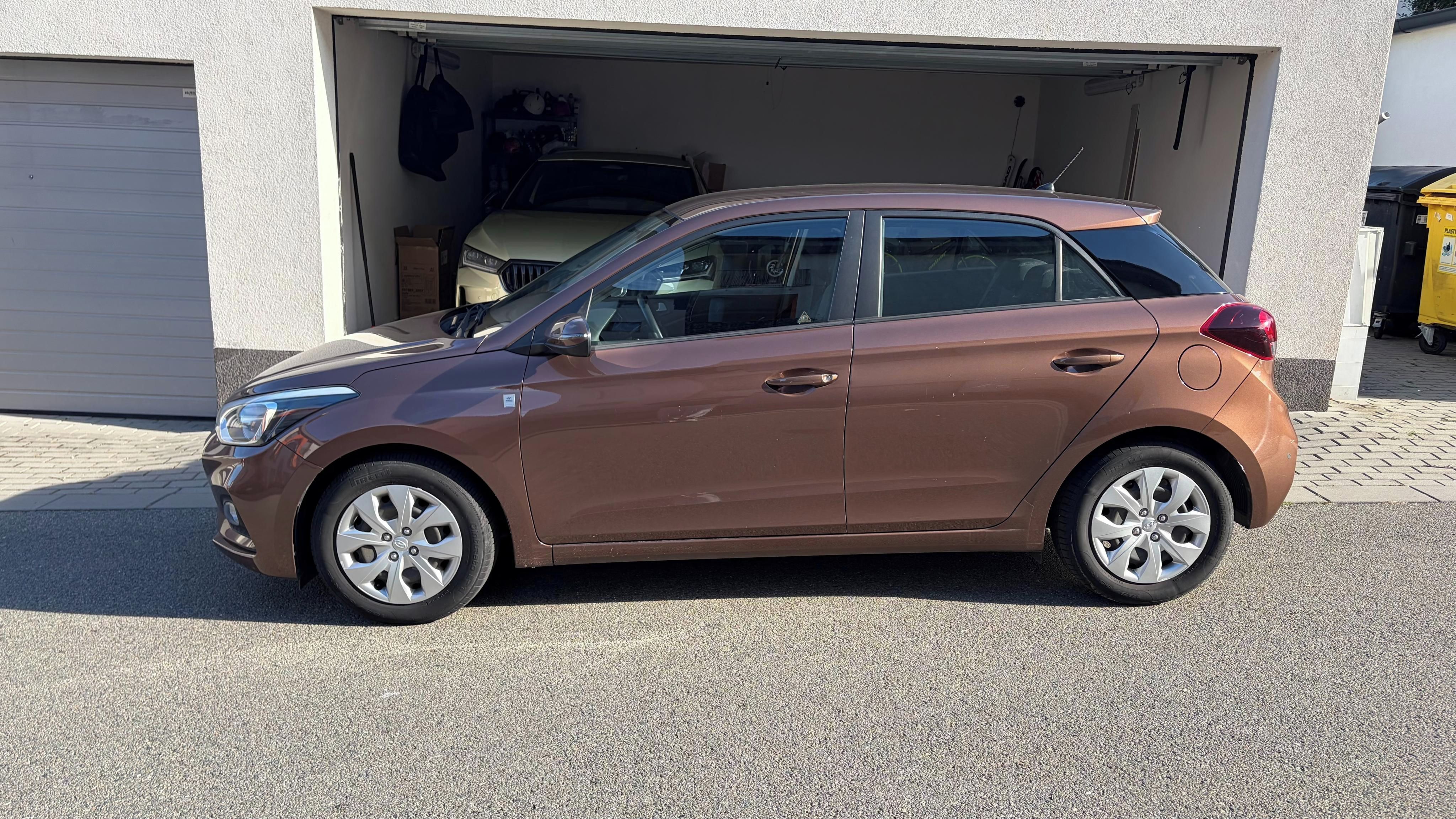 Hyundai i20, Hyundai i[telefon skryt] km) - fotka 3