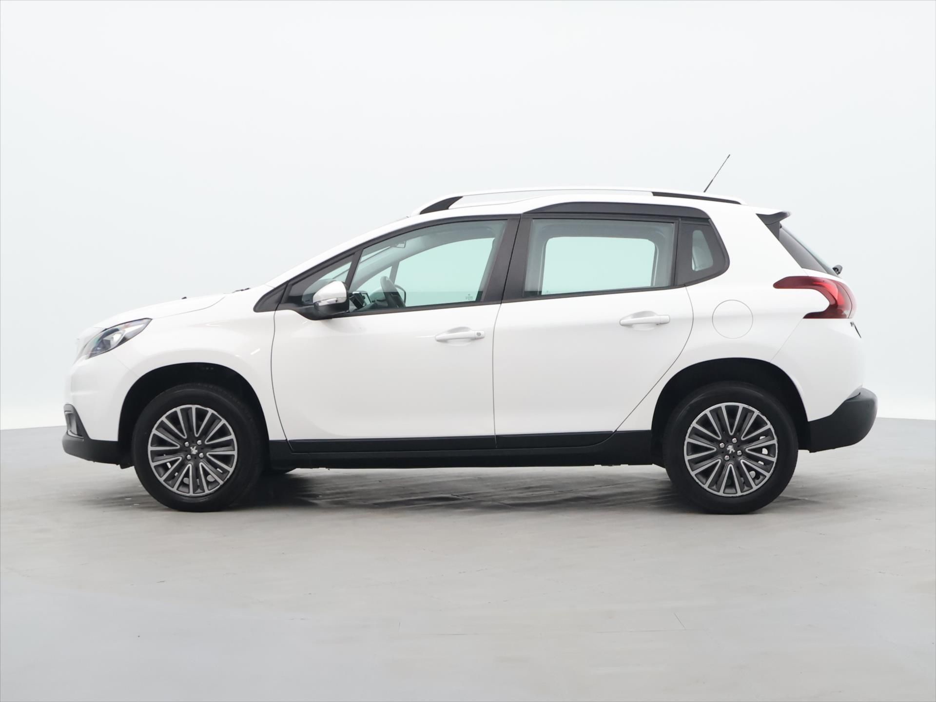 Peugeot 2008, 1.2 PureTech 60 kW Klima - fotka 4