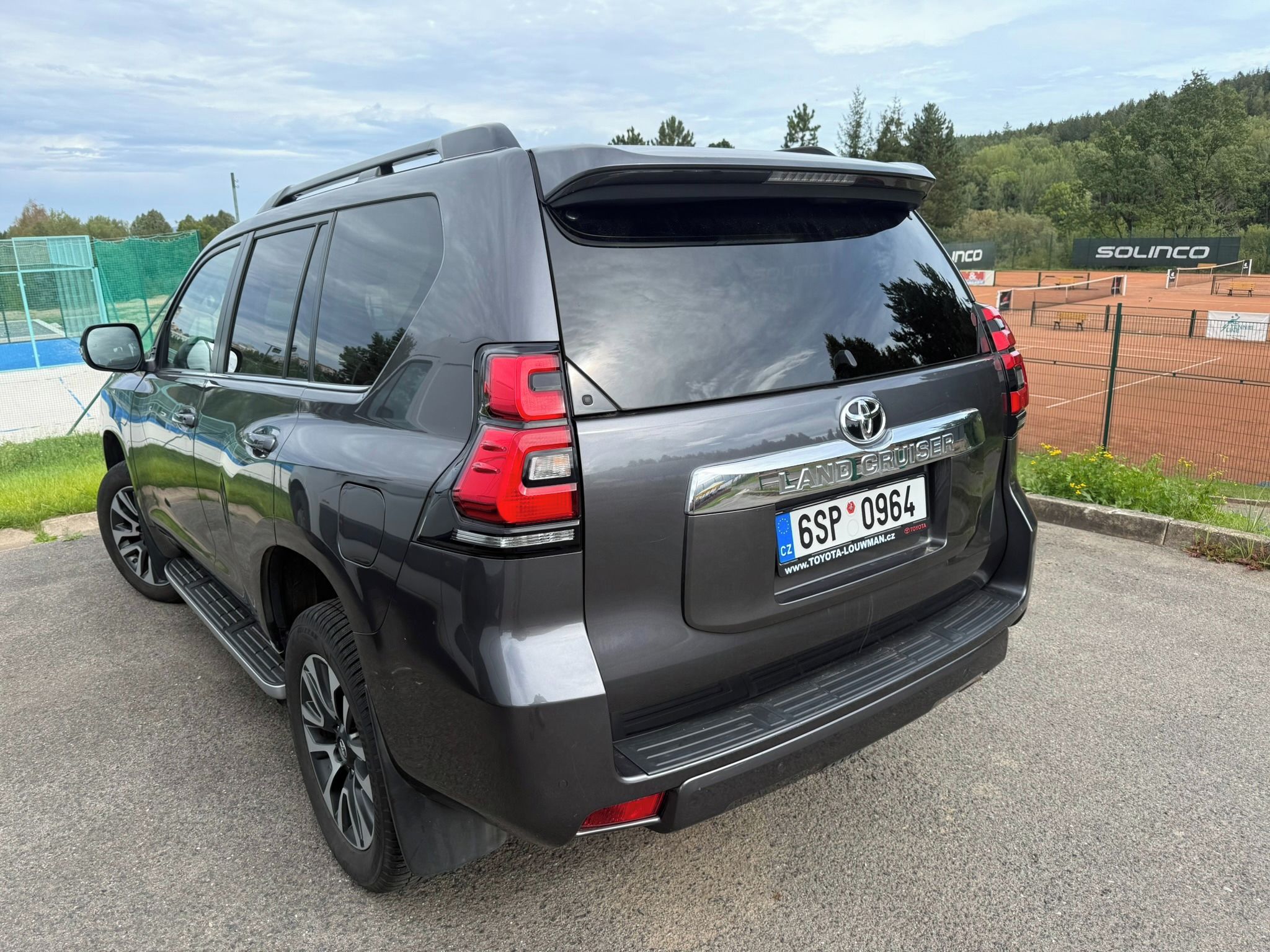 Toyota Land Cruiser, 2.8 D-4D 150 kW 4x4 Invincible - fotka 2