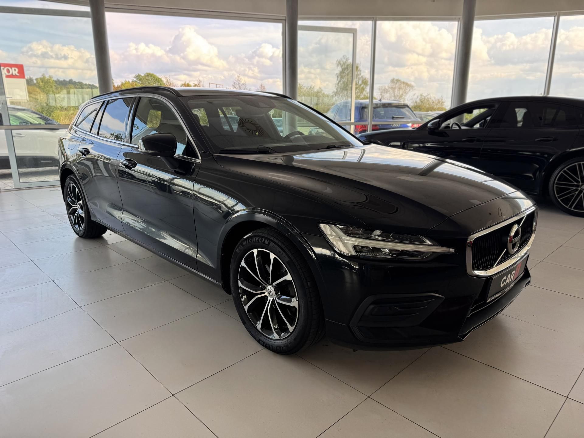 Volvo V60, B4 AUT*145kW*KeyLess*Tažné - fotka 4
