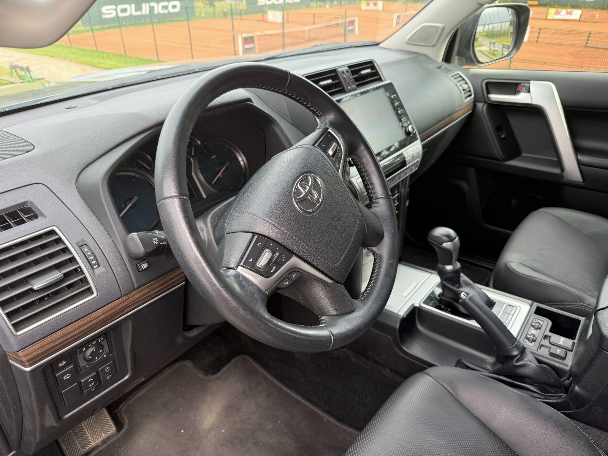 Toyota Land Cruiser, 2.8 D-4D 150 kW 4x4 Invincible - fotka 3