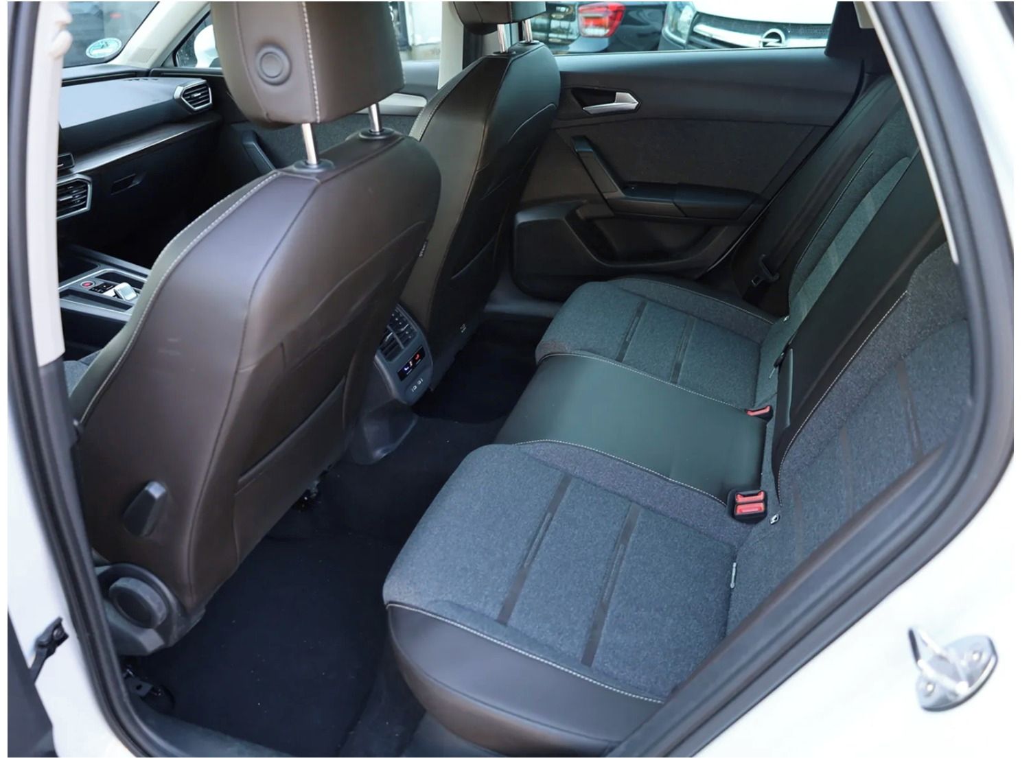 Seat Leon, Sportstourer 1.4 TSI e-hybrid - fotka 3