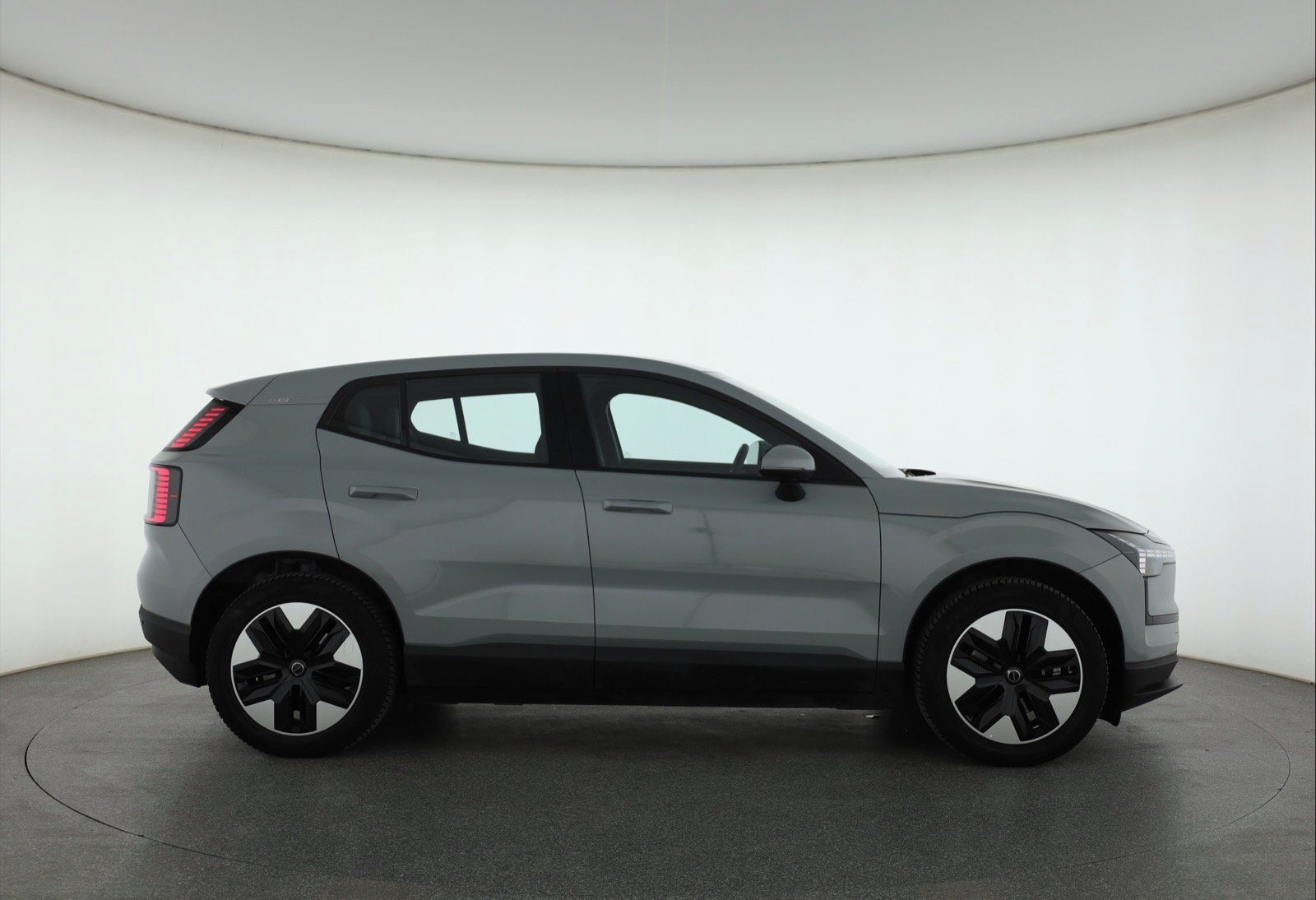 Volvo EX30, 51kWh Single Motor, SoH 97% - fotka 6
