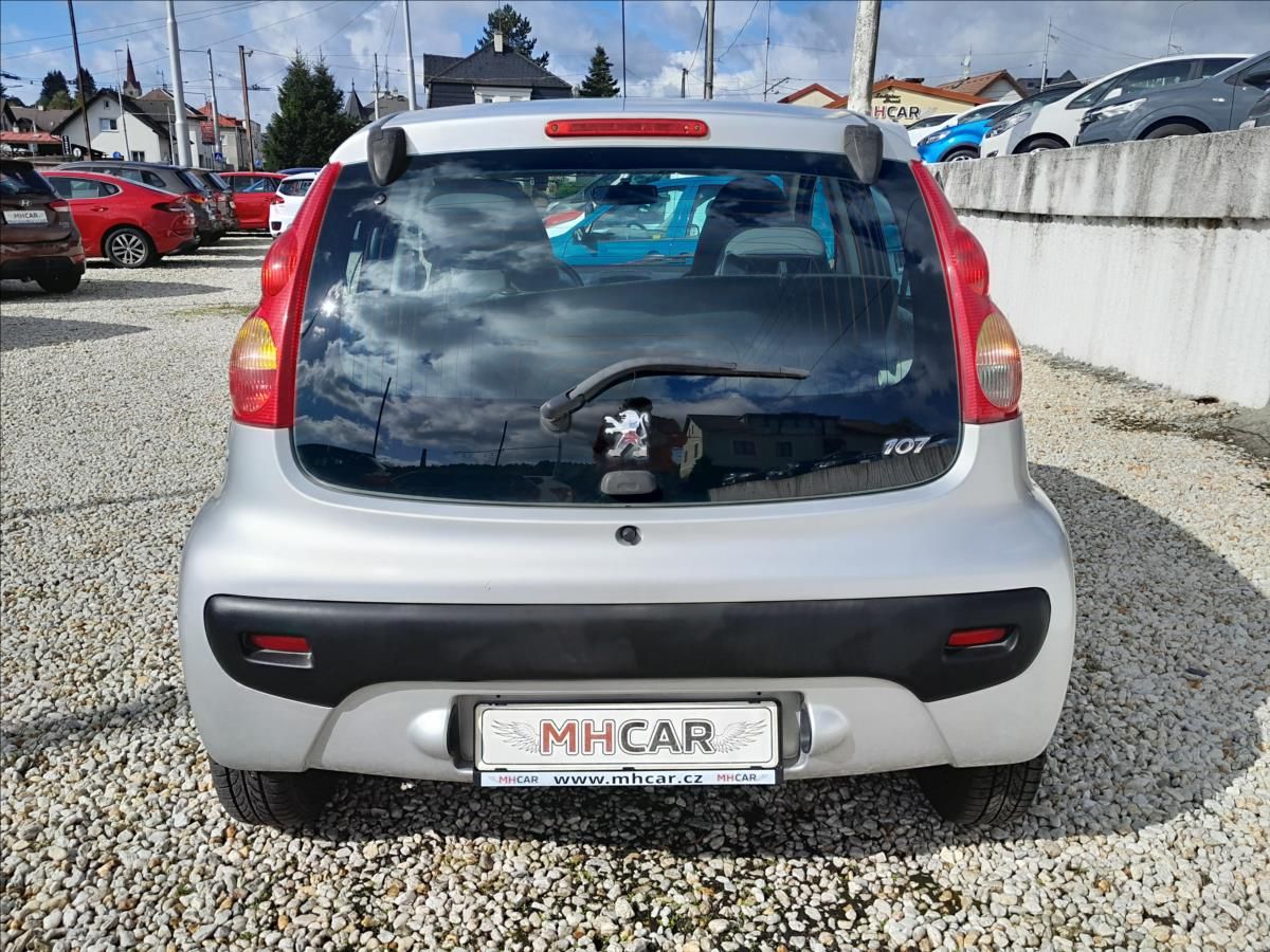 Peugeot 107, 1,0i 50kW AUTOMAT - fotka 6