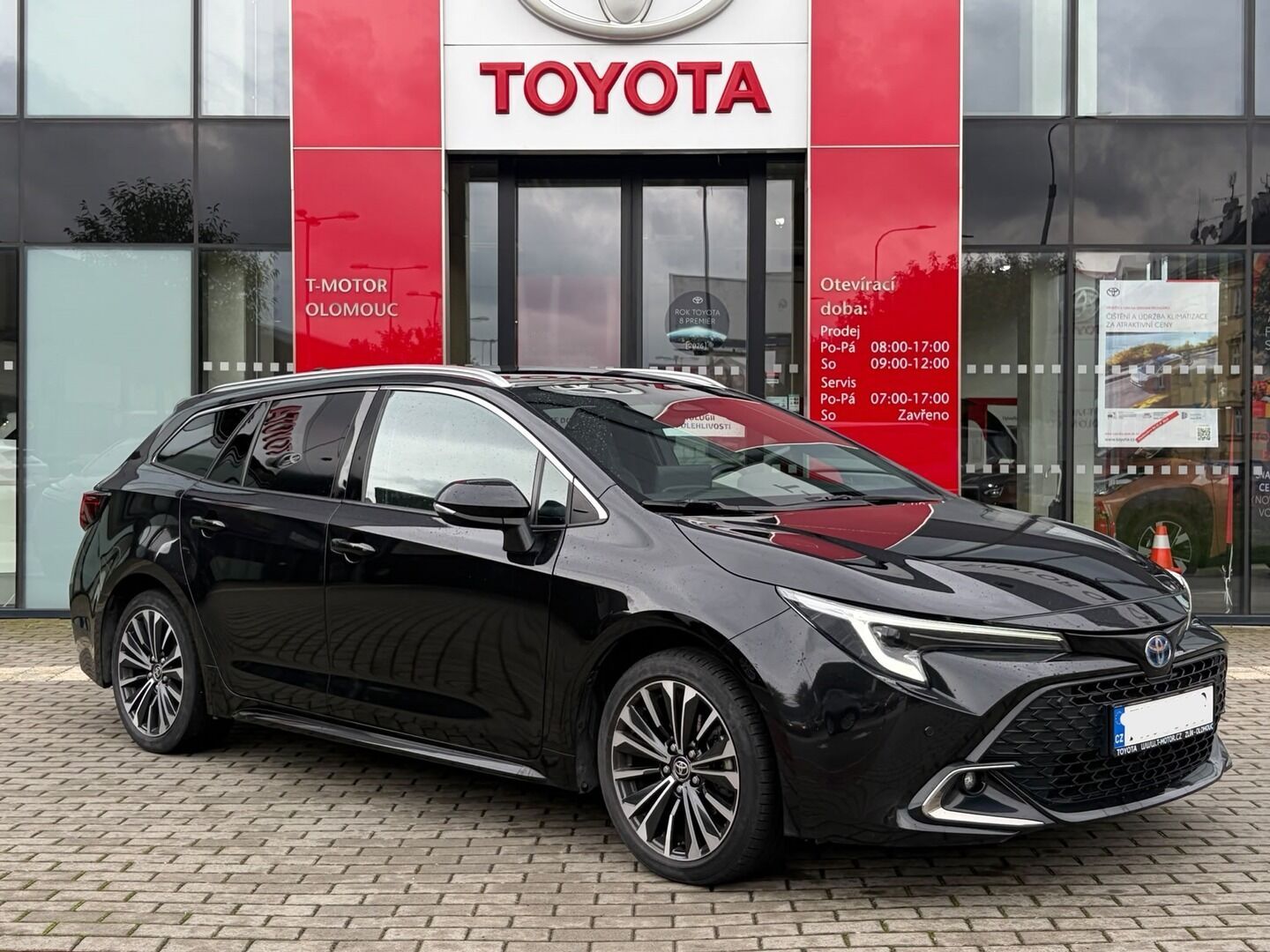 Toyota Corolla, 1.8 Hybrid Style - fotka 4