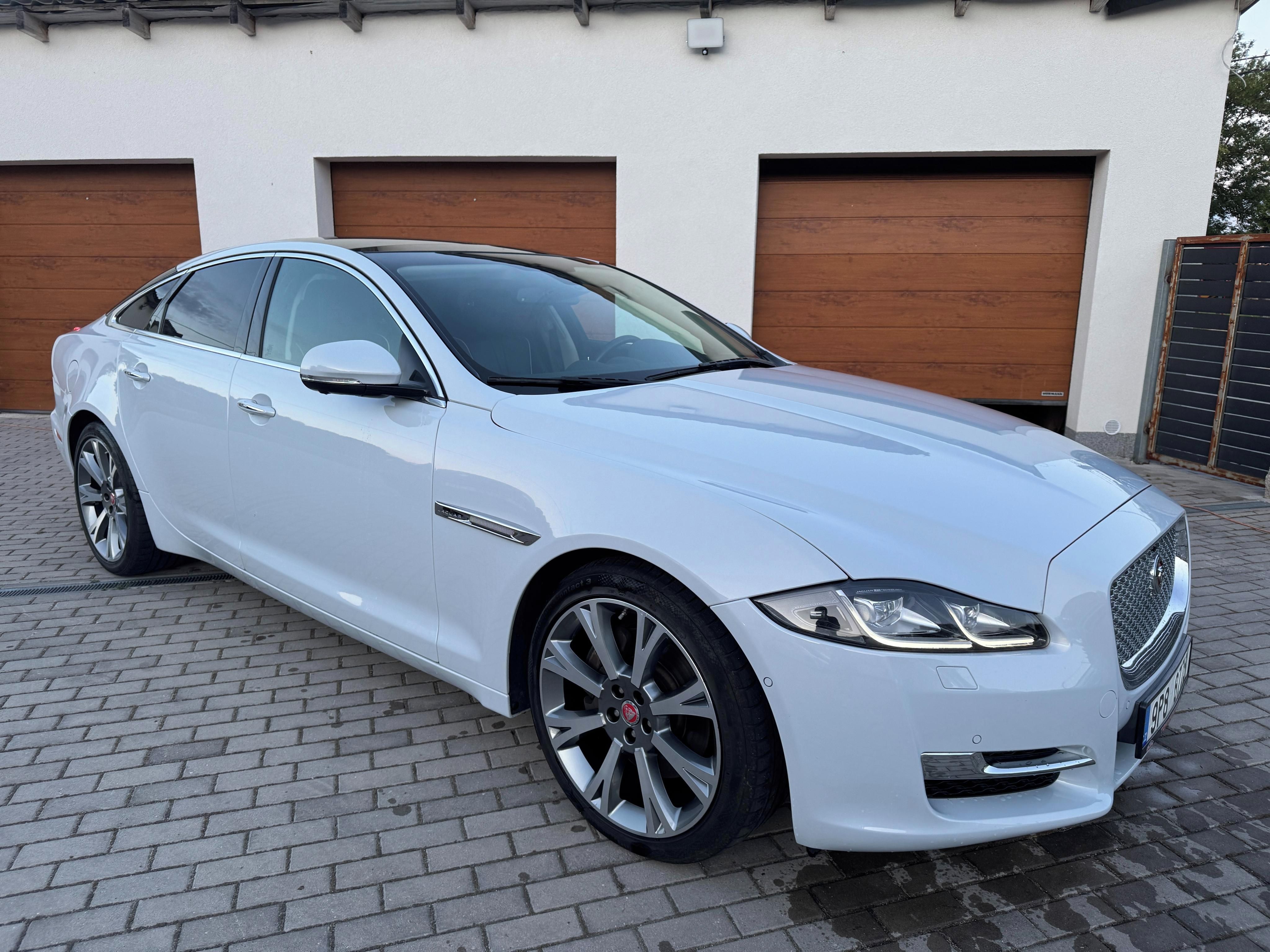 Jaguar XJ