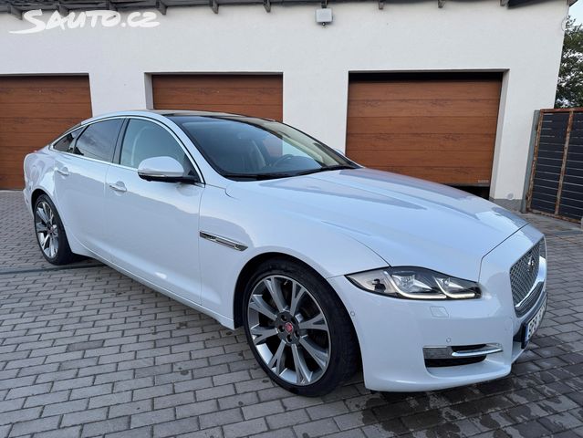 Jaguar XJ
