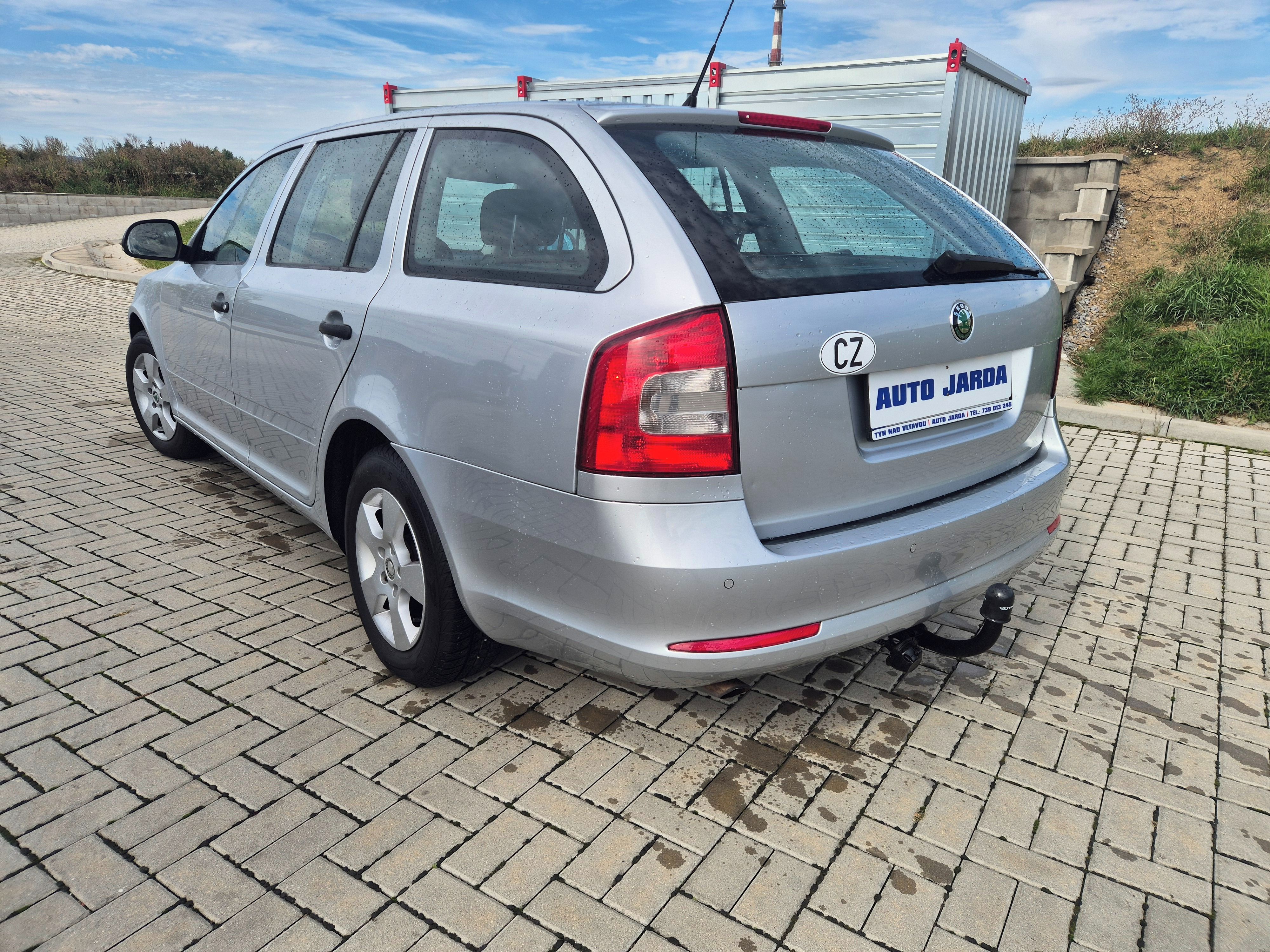 Škoda Octavia, 1.6Mpi TAŽNÉ, bez Koroze - fotka 6