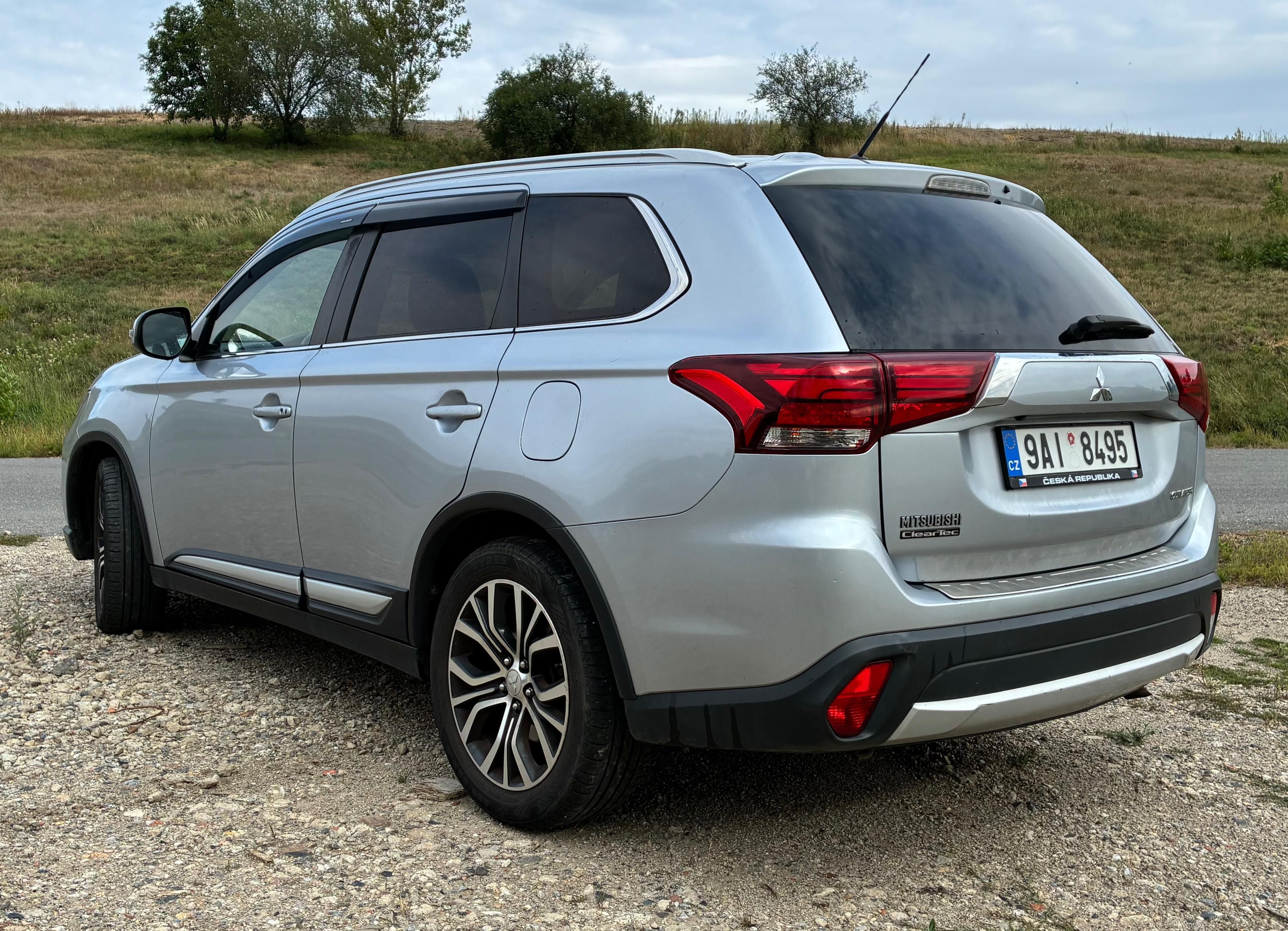 Mitsubishi Outlander, 2.2 TDi sedmimístné, 1.majitel - fotka 2