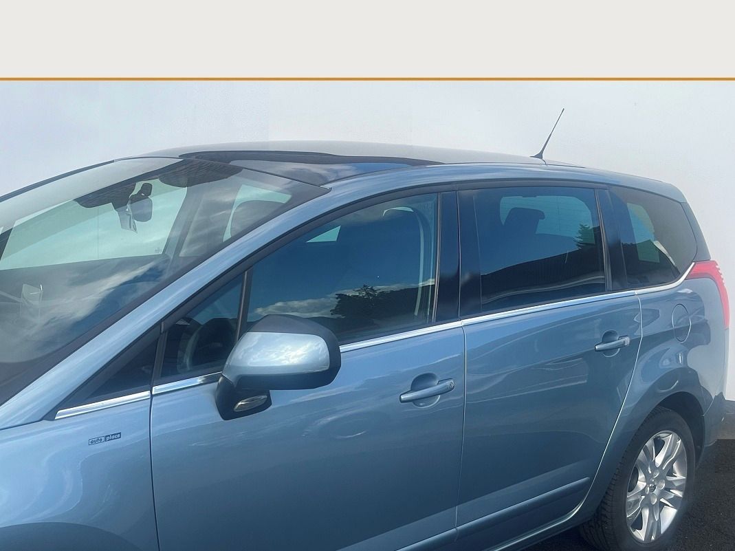 Peugeot 5008, 1.6T Navi + DVD Panorama 7míst - fotka 3