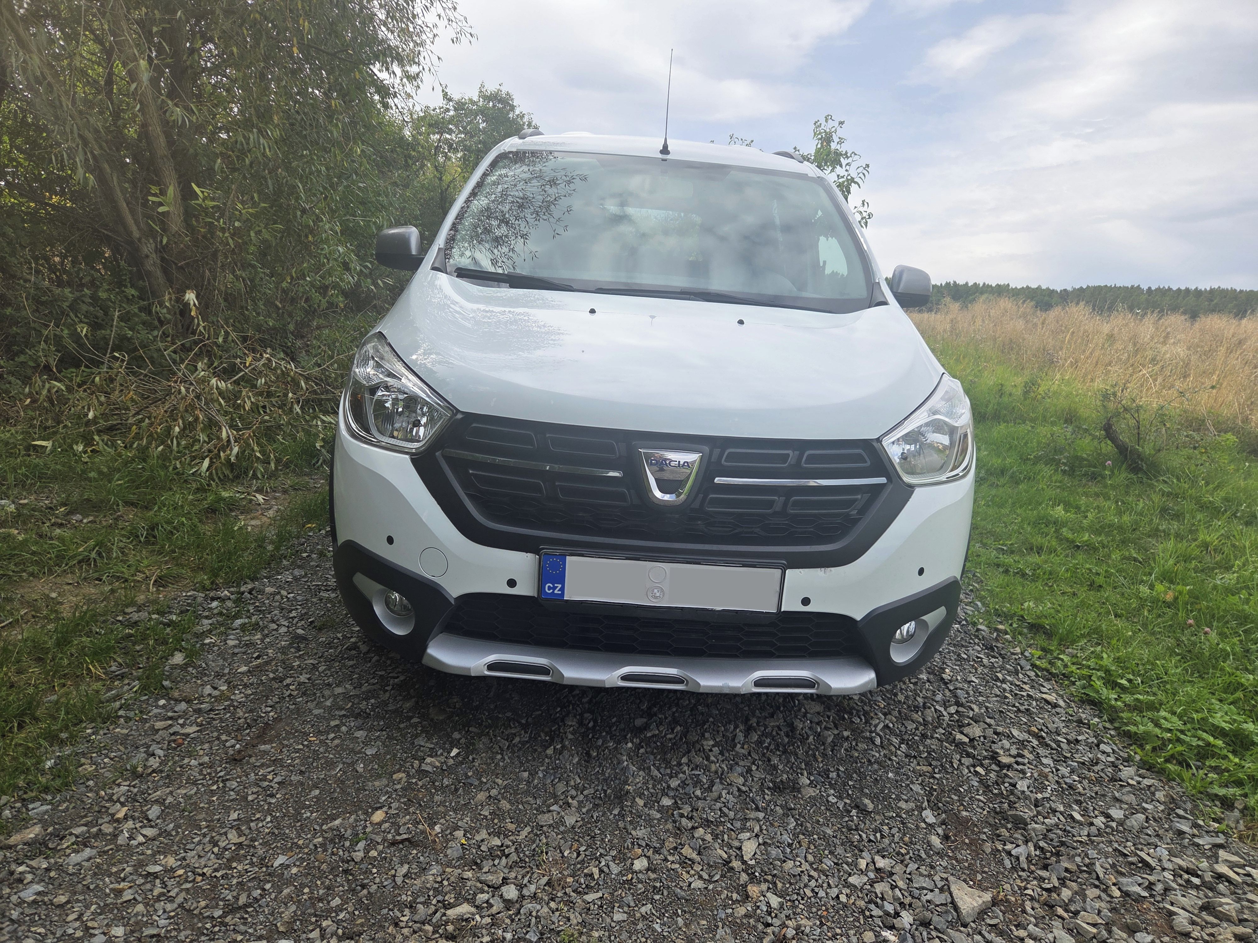 Dacia Lodgy, 1.6 SCe Stepway 7 míst - tažné - fotka 2