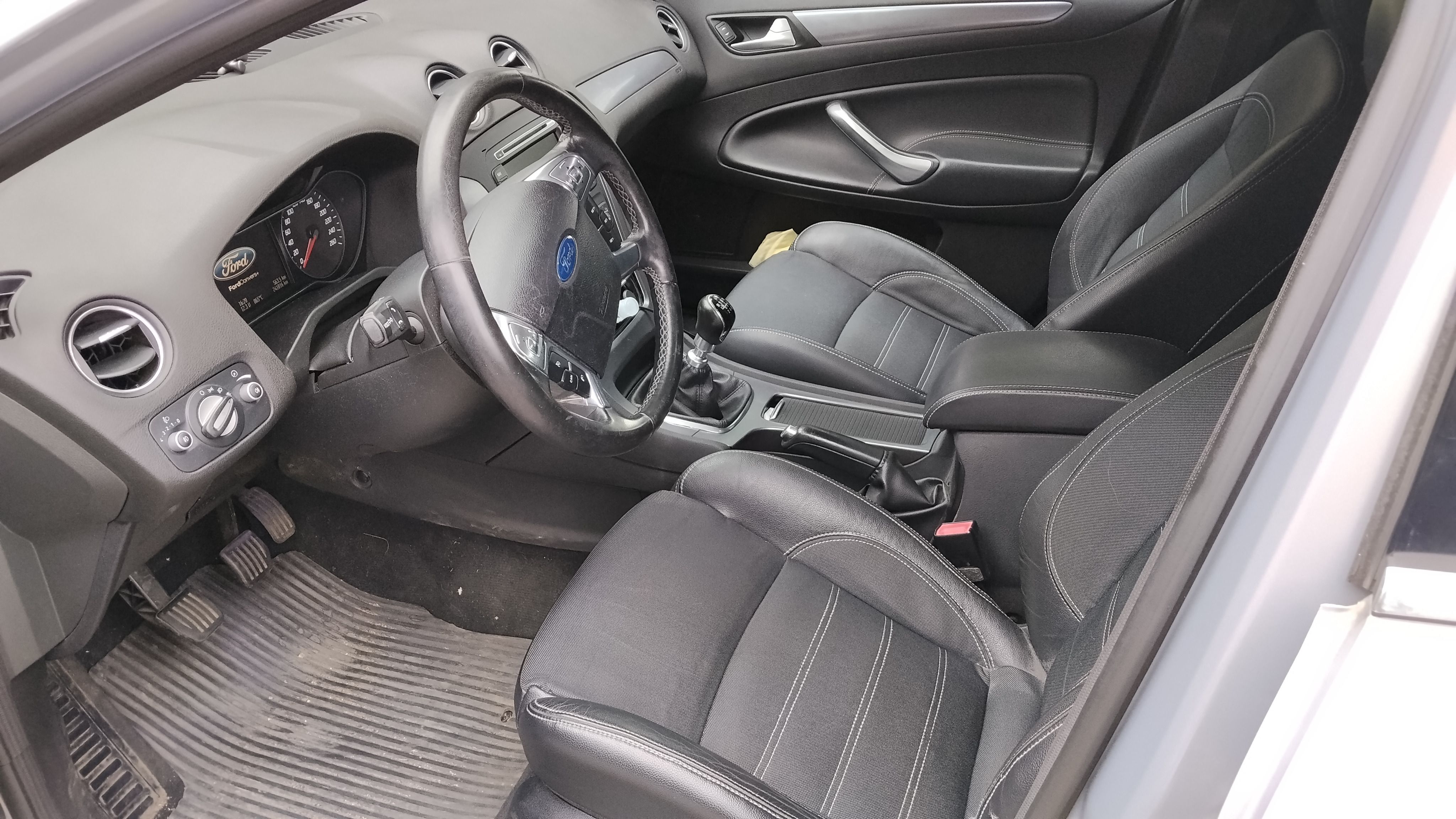 Ford Mondeo - fotka 6