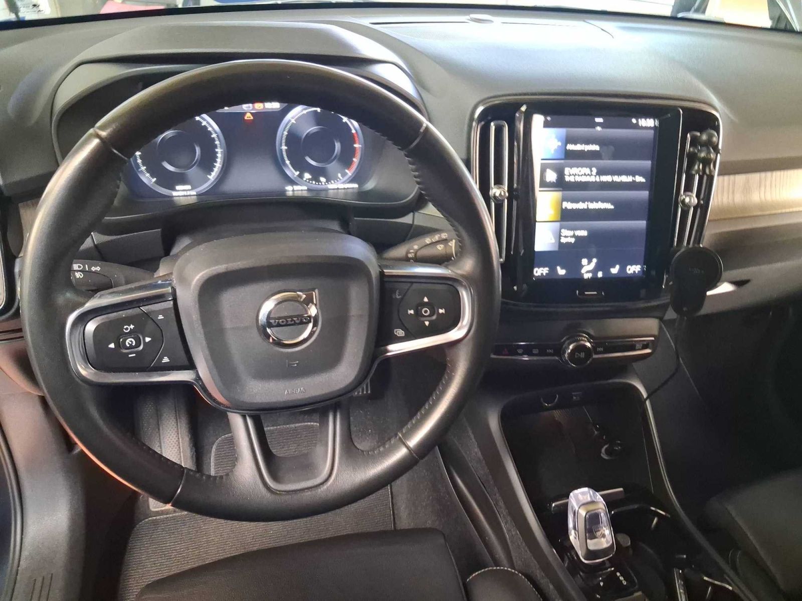 Volvo XC40, D3, Automat, Serv.kniha, Kůže - fotka 3