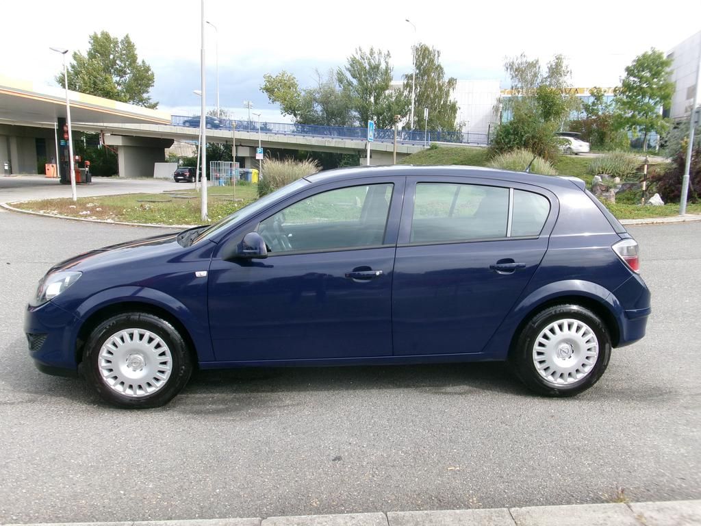 Opel Astra, 1.6i KOUPENO ČR, 96 000 KM - fotka 2
