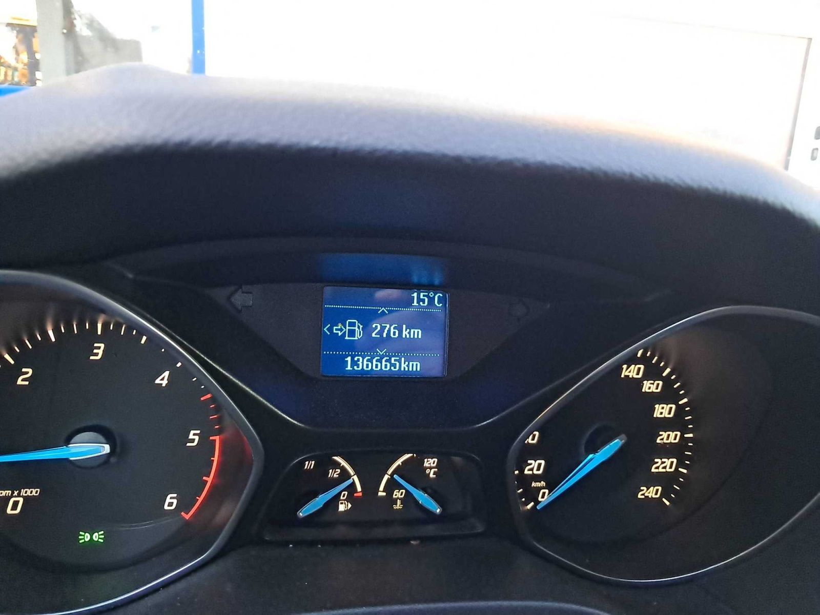 Ford Focus, 1.6 TDCi, Automatická klima - fotka 3