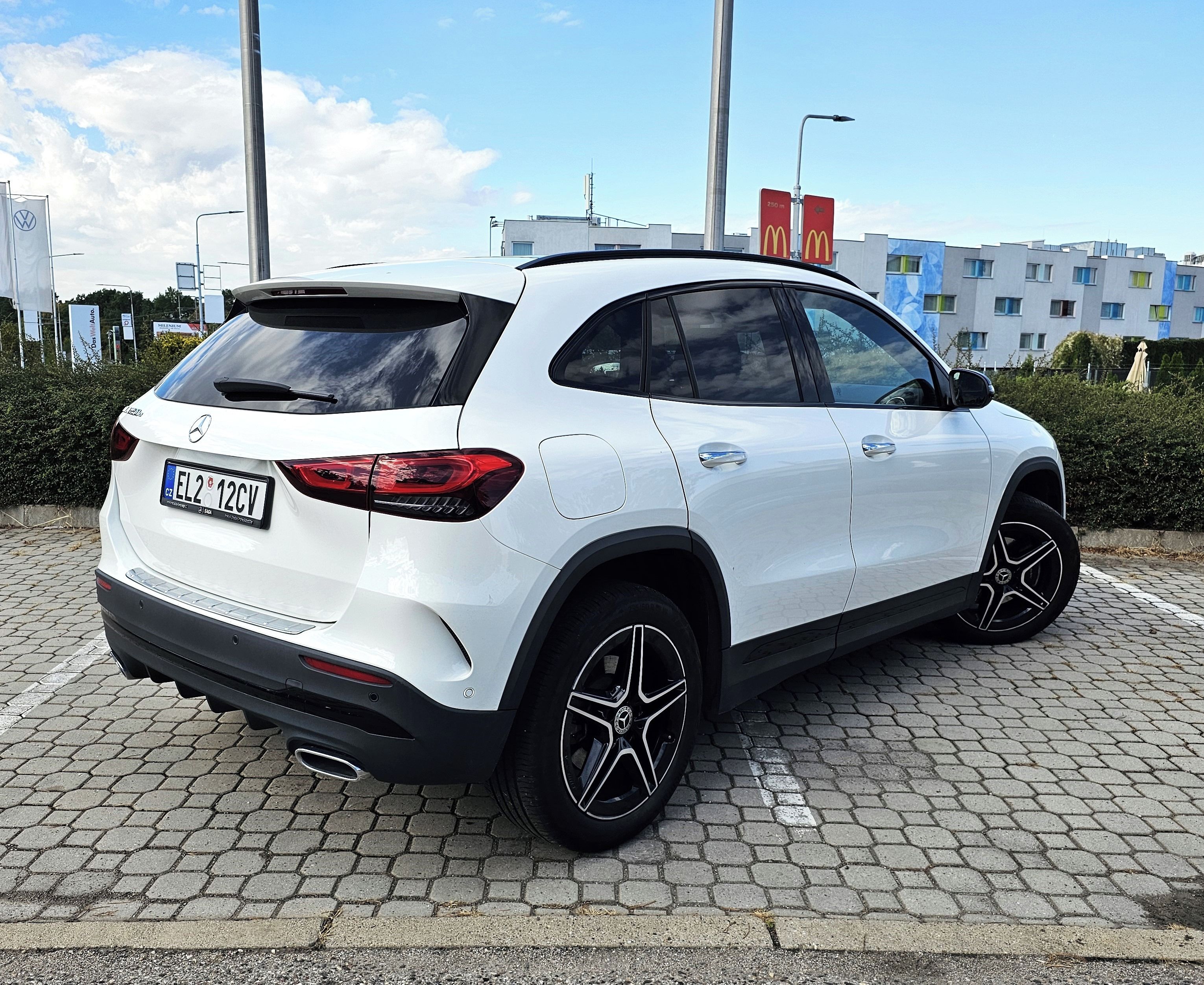 Mercedes-Benz GLA, 250e AMG line DPH - fotka 2