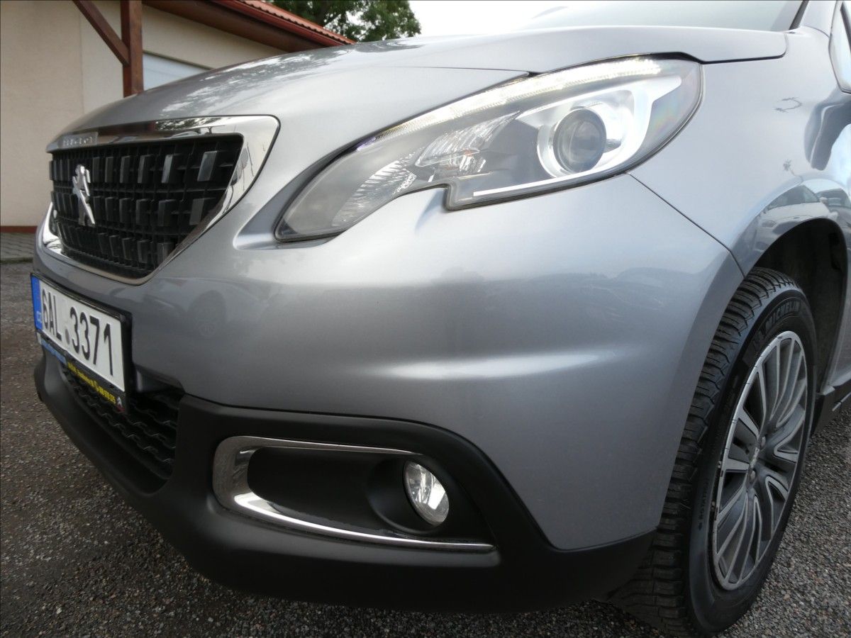 Peugeot 2008, 1,2 PureTech 81kW AUTOMAT, ČR - fotka 4