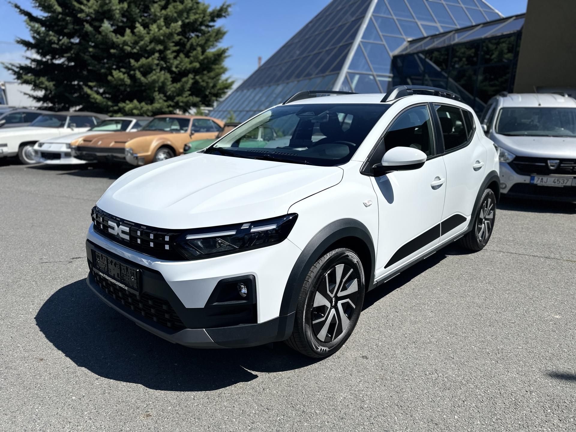 Dacia Sandero, STEPWAY HYBRID 155 - ŘÍJEN