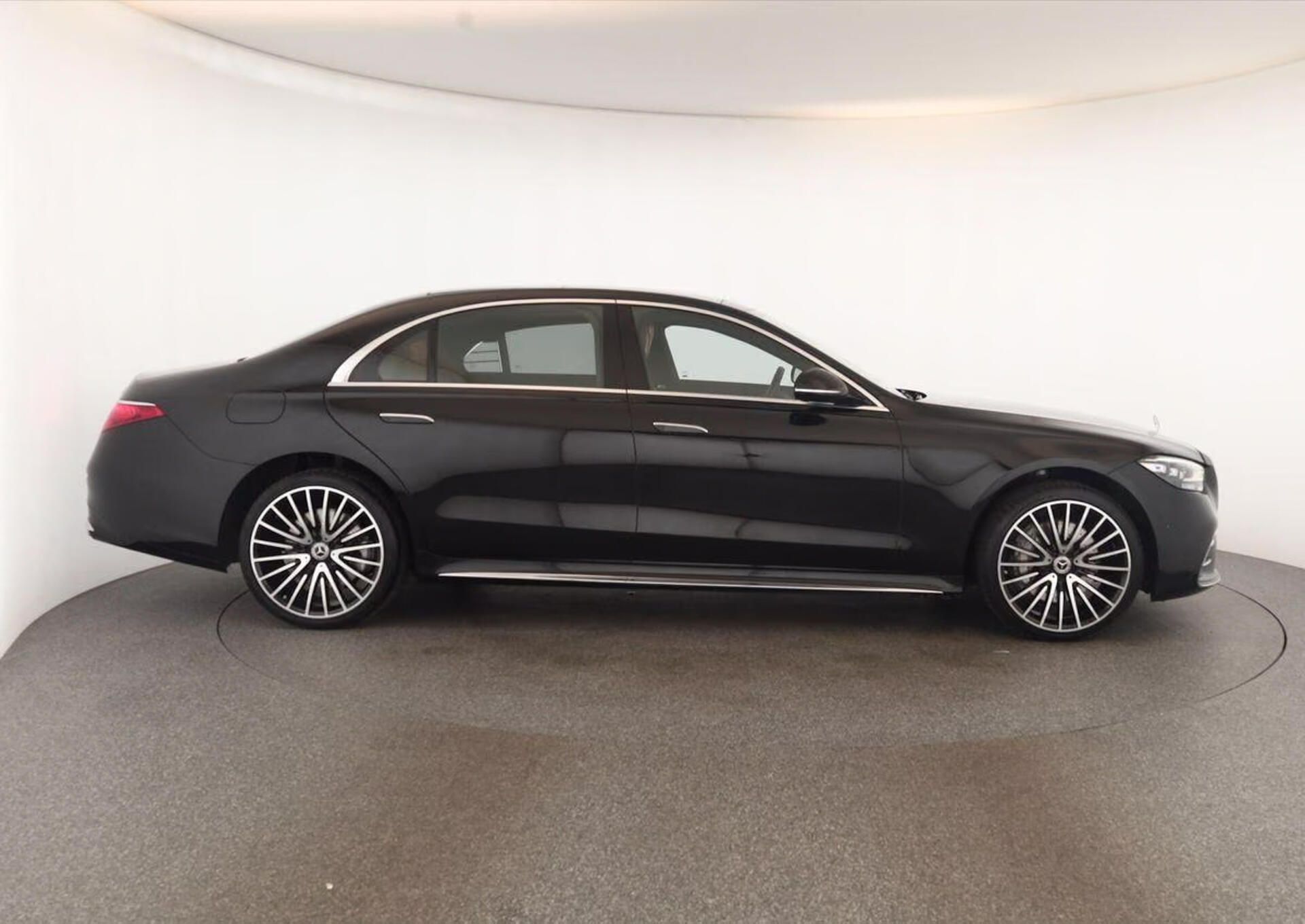 Mercedes-Benz Třídy S, 580 L AMG Pano HuD Venti - fotka 3