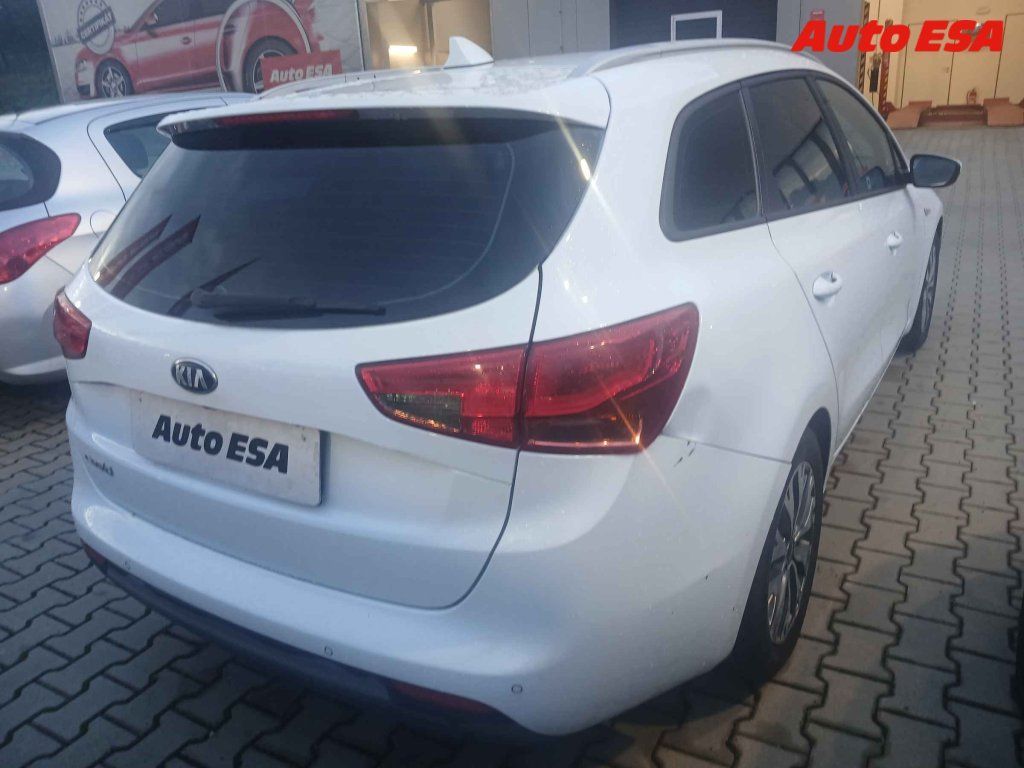 Kia Cee´d, 1.6i,ČR - fotka 2