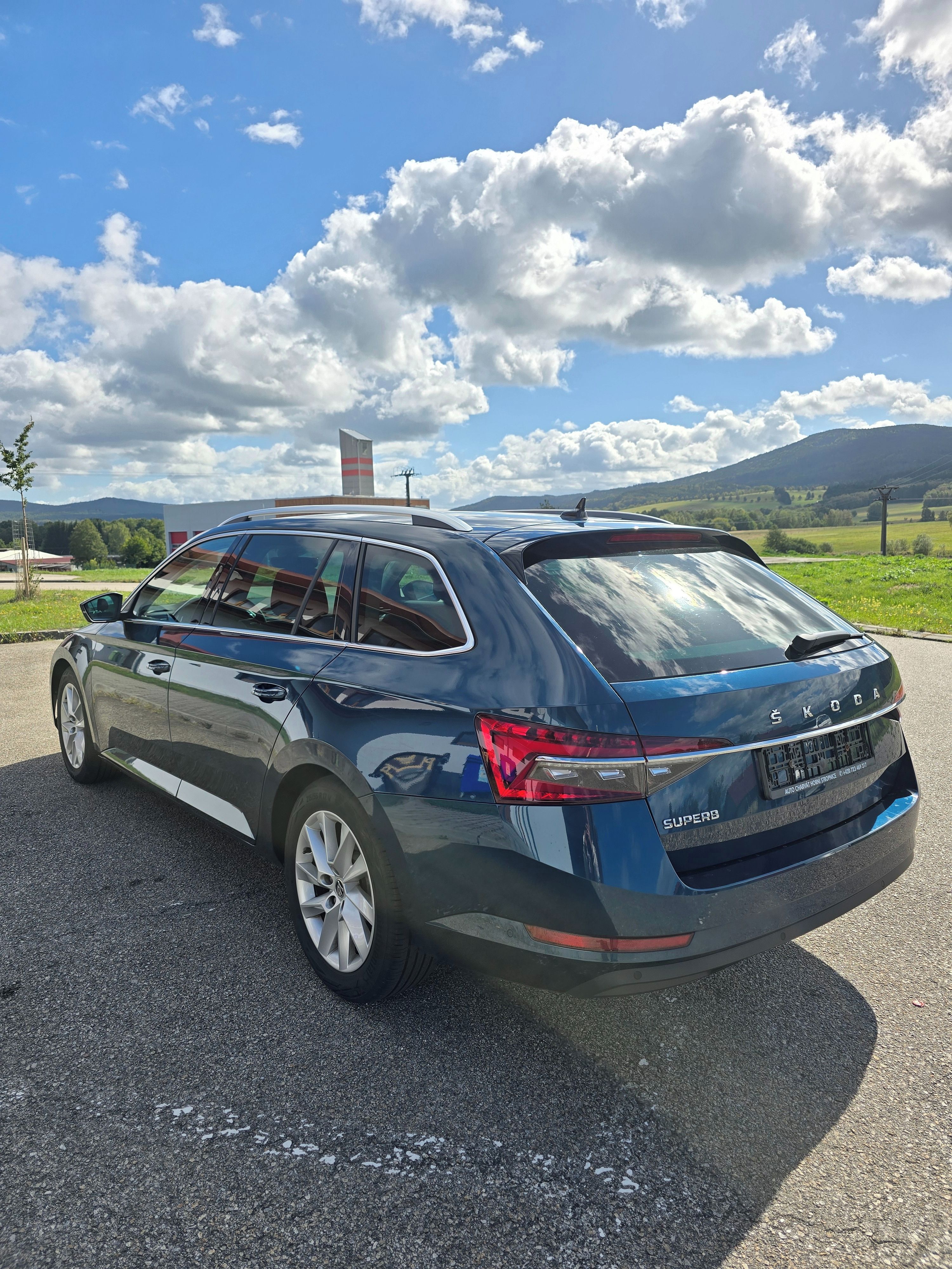 Škoda Superb, 2.0 TDI DSG/NAVI/TAŽNÉ odp.DPH - fotka 5
