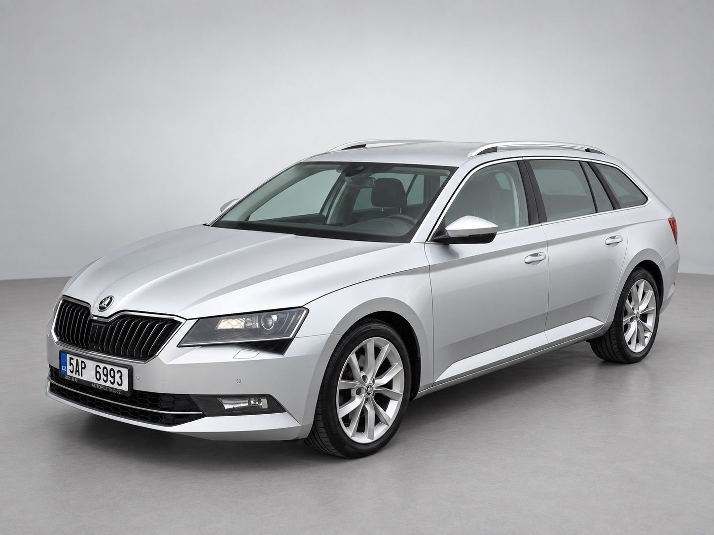 Škoda Superb, Combi 2.0 TDI 110 kW Style 4x4 - fotka 4