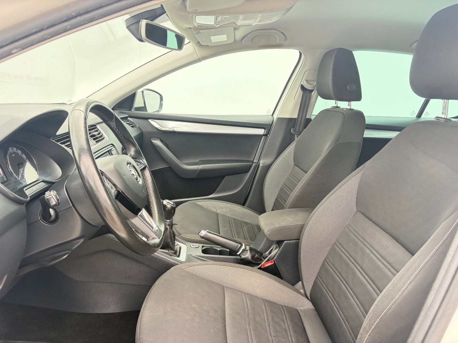 Škoda Octavia, 1.6 TDI / 85kW / TOUR - fotka 6
