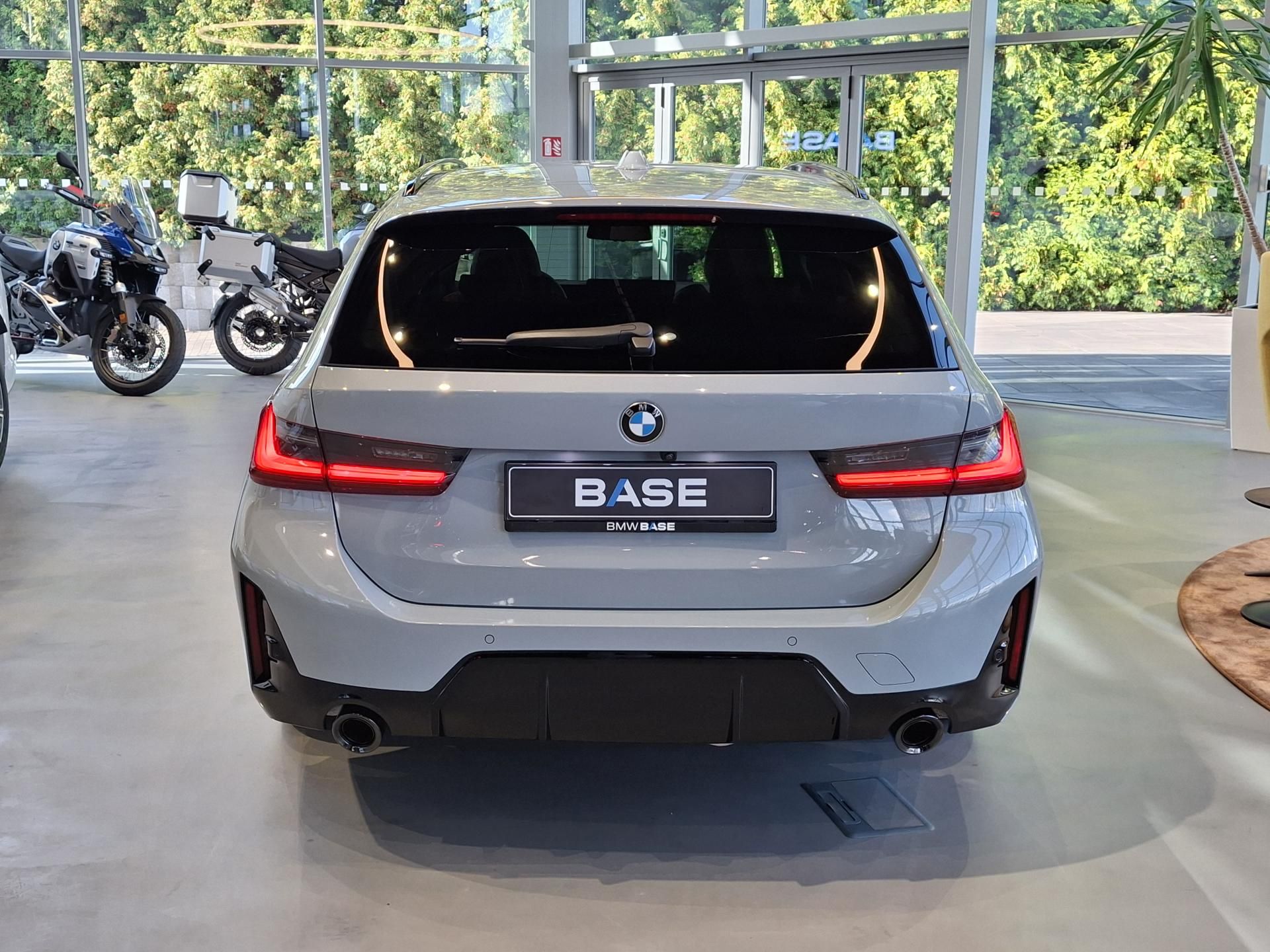 BMW Řada 3, 320d xDrive Touring M-Sport - fotka 5