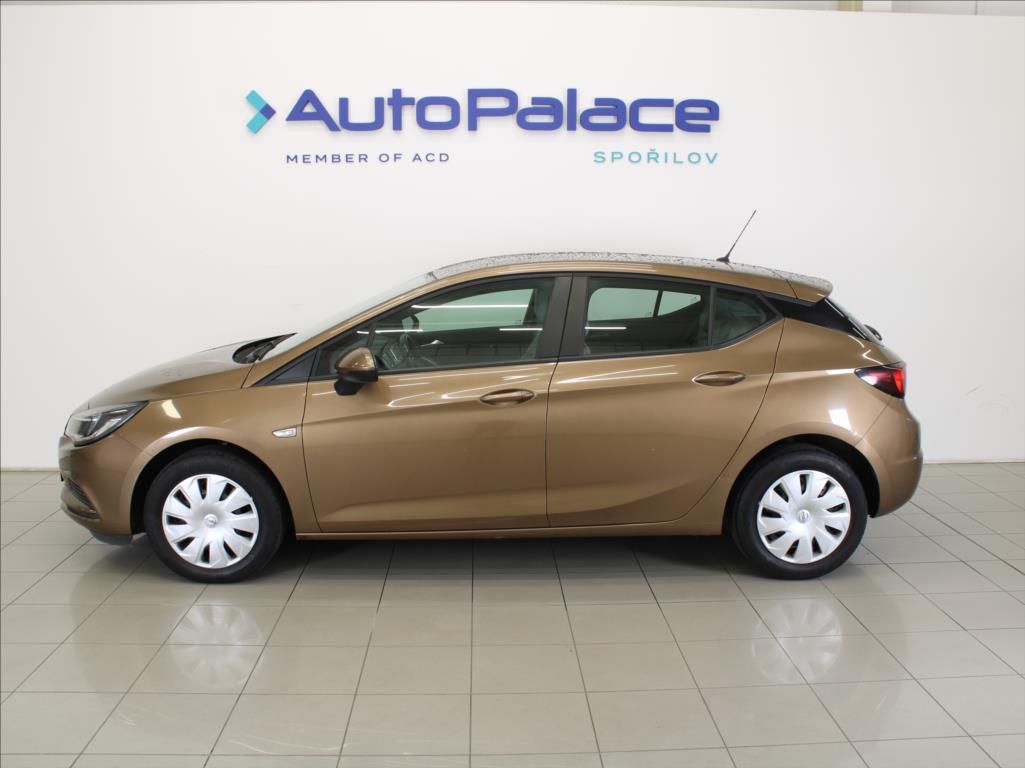 Opel Astra, 1,4 i 74kW 1.maj.ČR 68tkm! - fotka 5