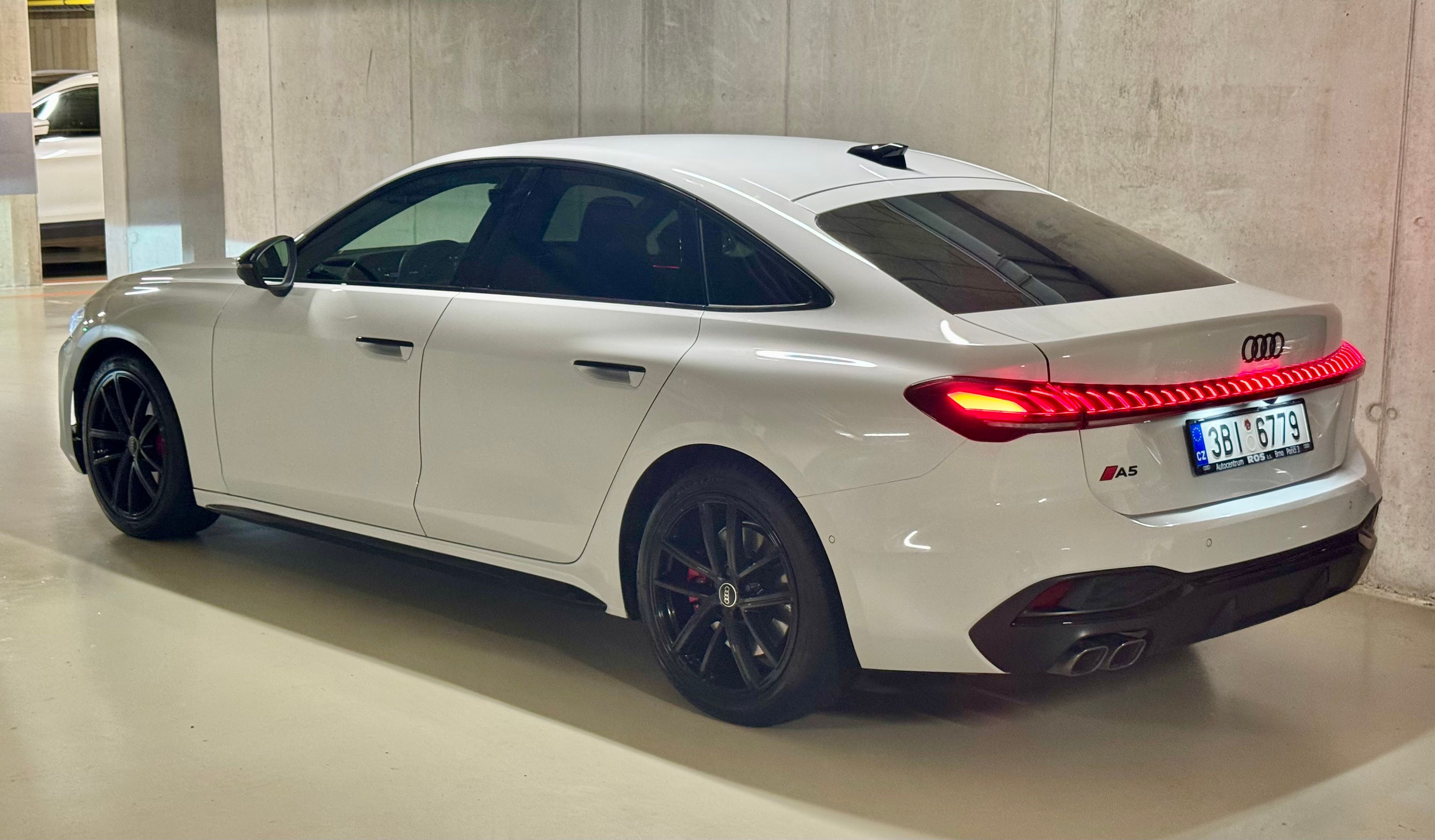 Audi A5, 2.0 TDI 150kw S-line 7Stronic - fotka 5