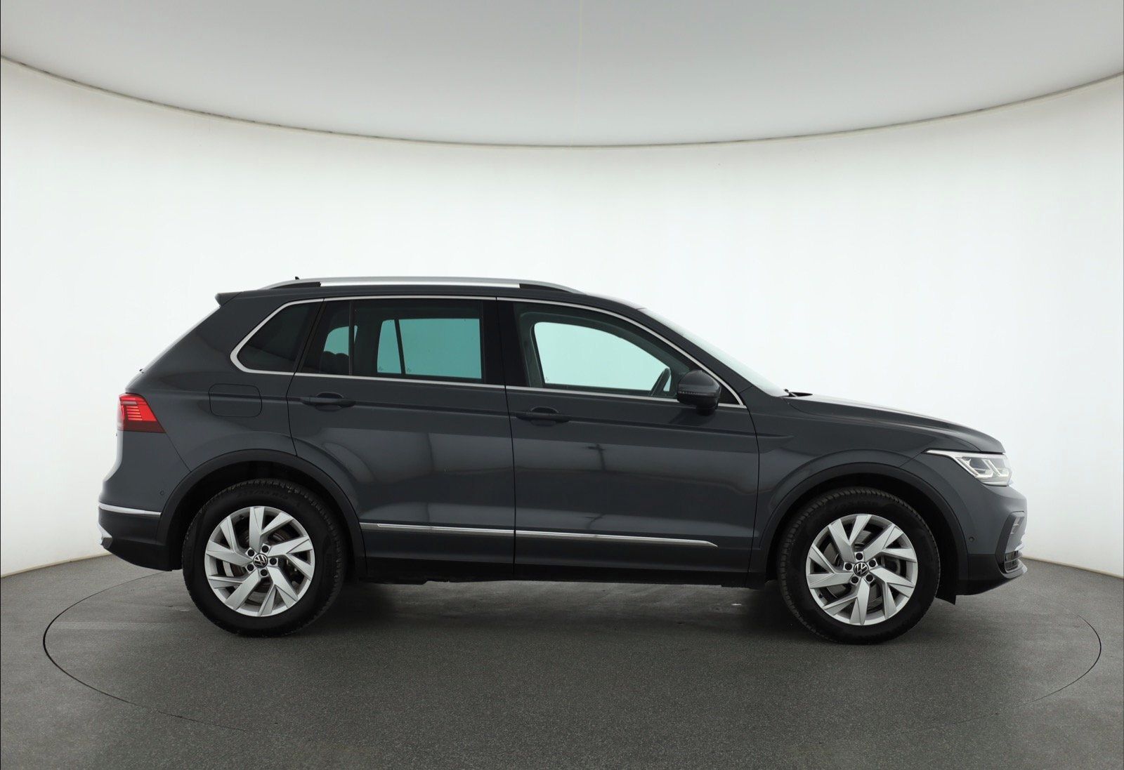 Volkswagen Tiguan, 1.4 TSI eHybrid, Elegance - fotka 6