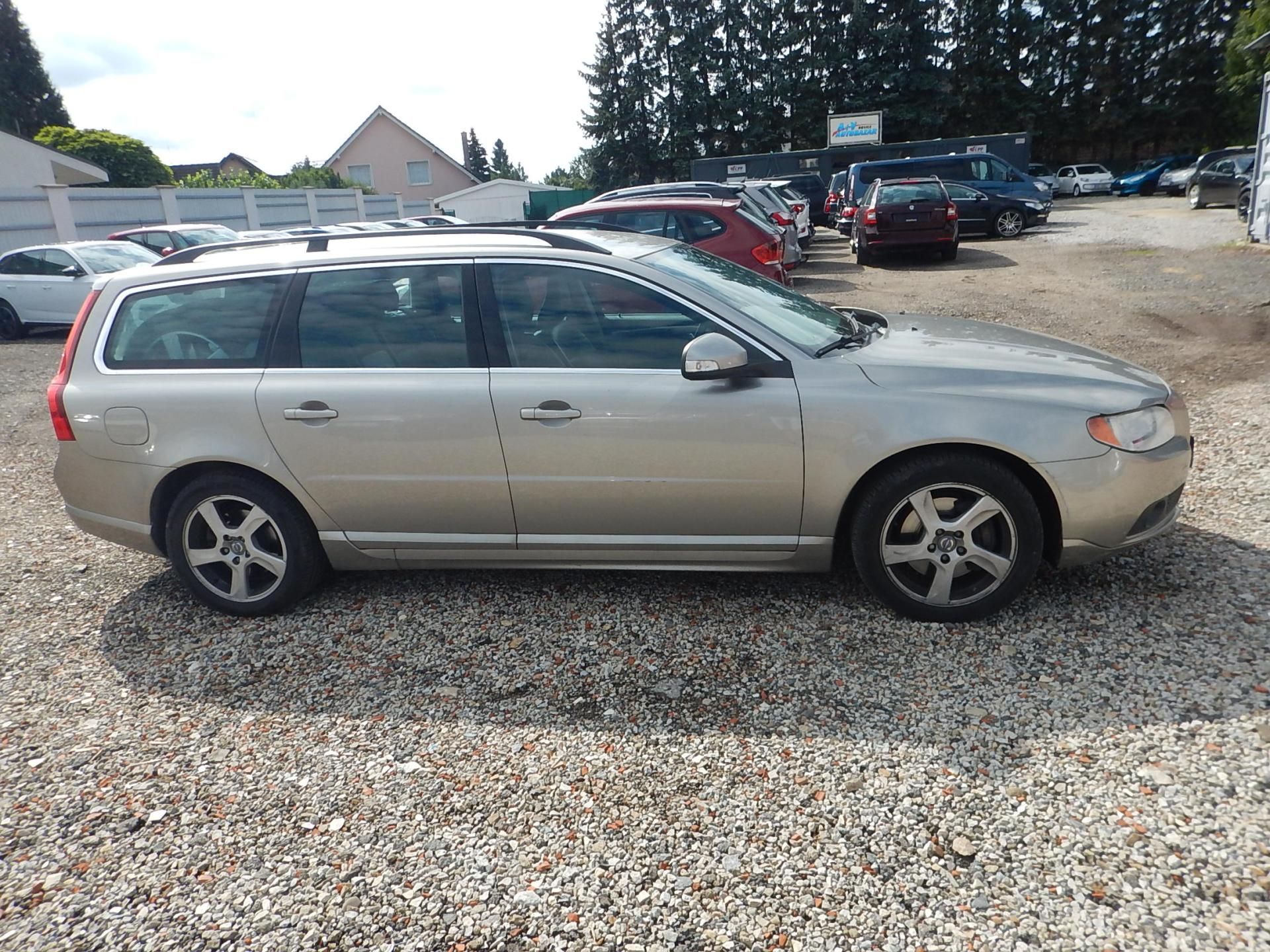 Volvo V70, D3 2.0 D, AUT, 120 kW - fotka 5