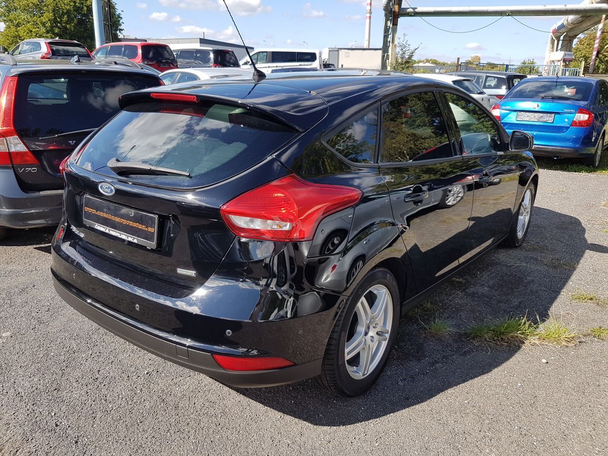Ford Focus, 1.0i 74KW - fotka 6