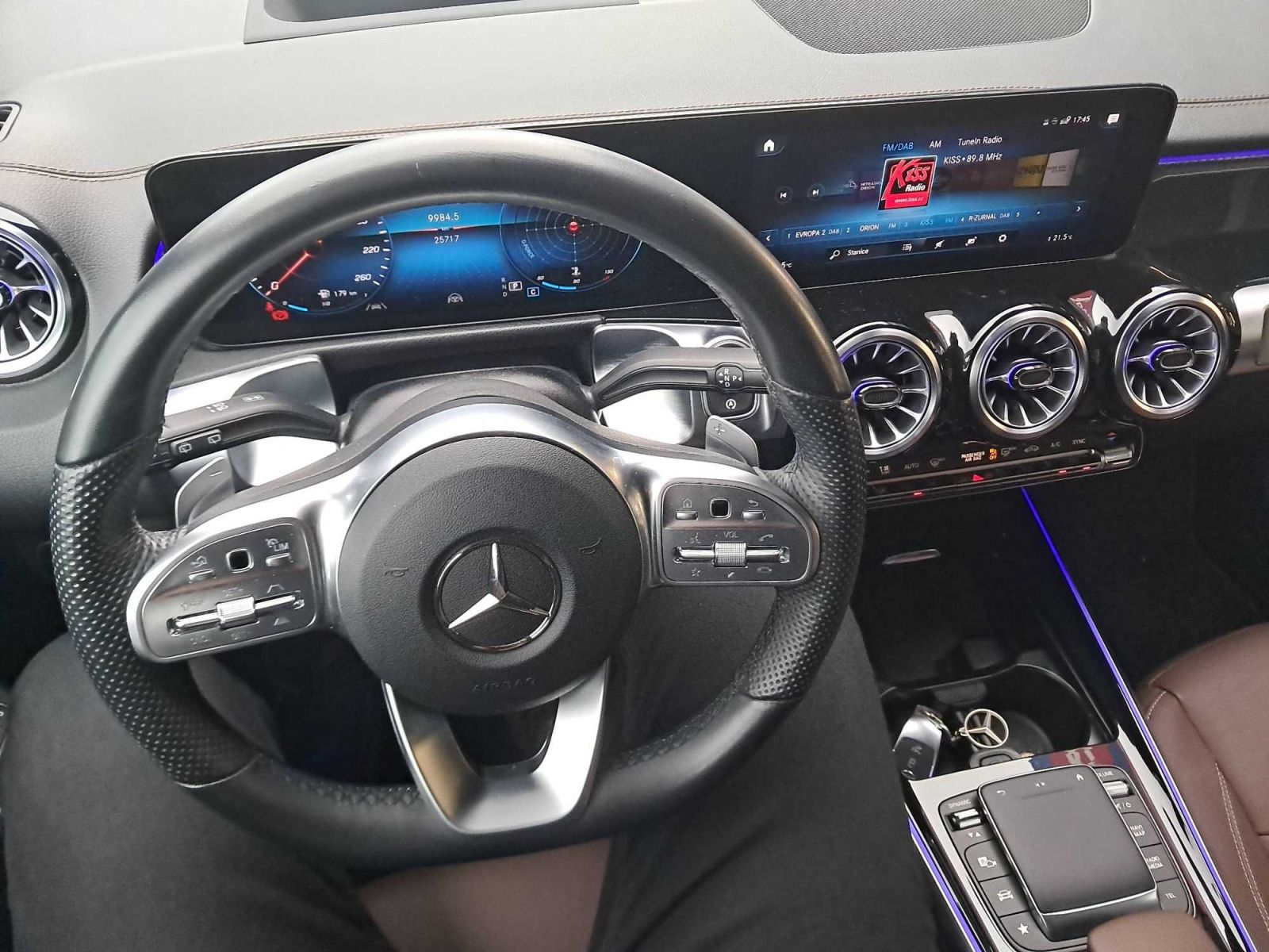 Mercedes-Benz GLB, GLB 200 4MATIC - fotka 3