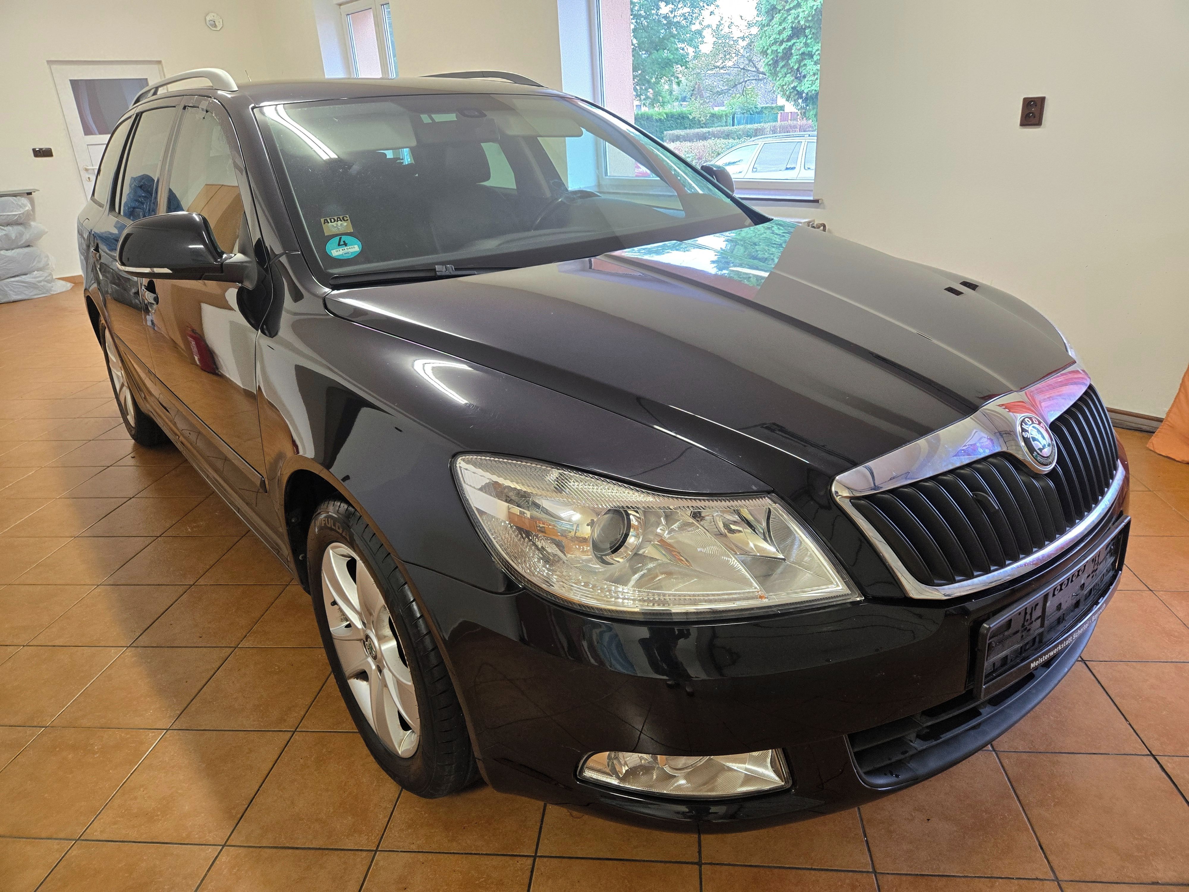 Škoda Octavia, 1,8TSí 118kW polokůže - fotka 6