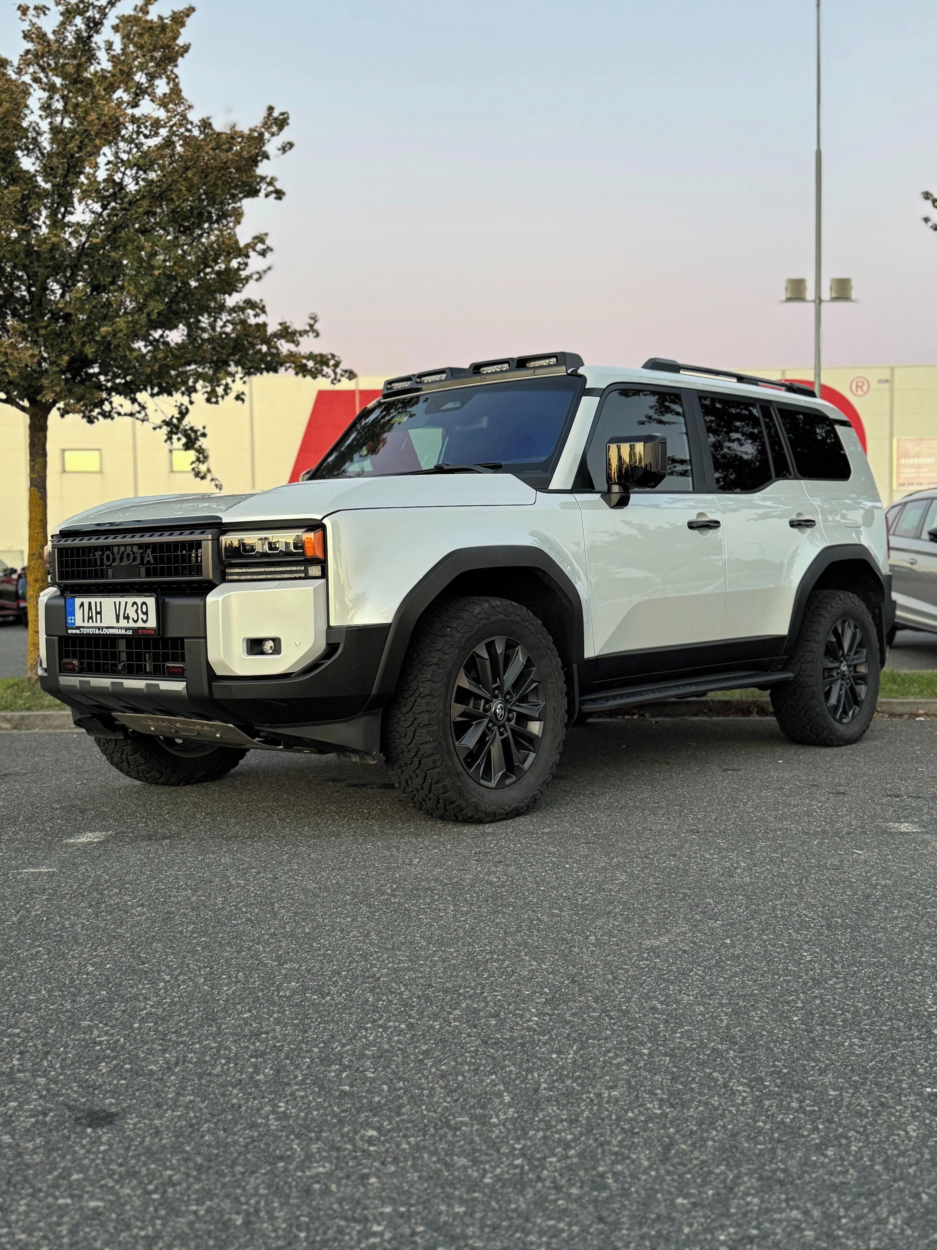 Toyota Land Cruiser, 2.8 D-4D Executive Skyview
