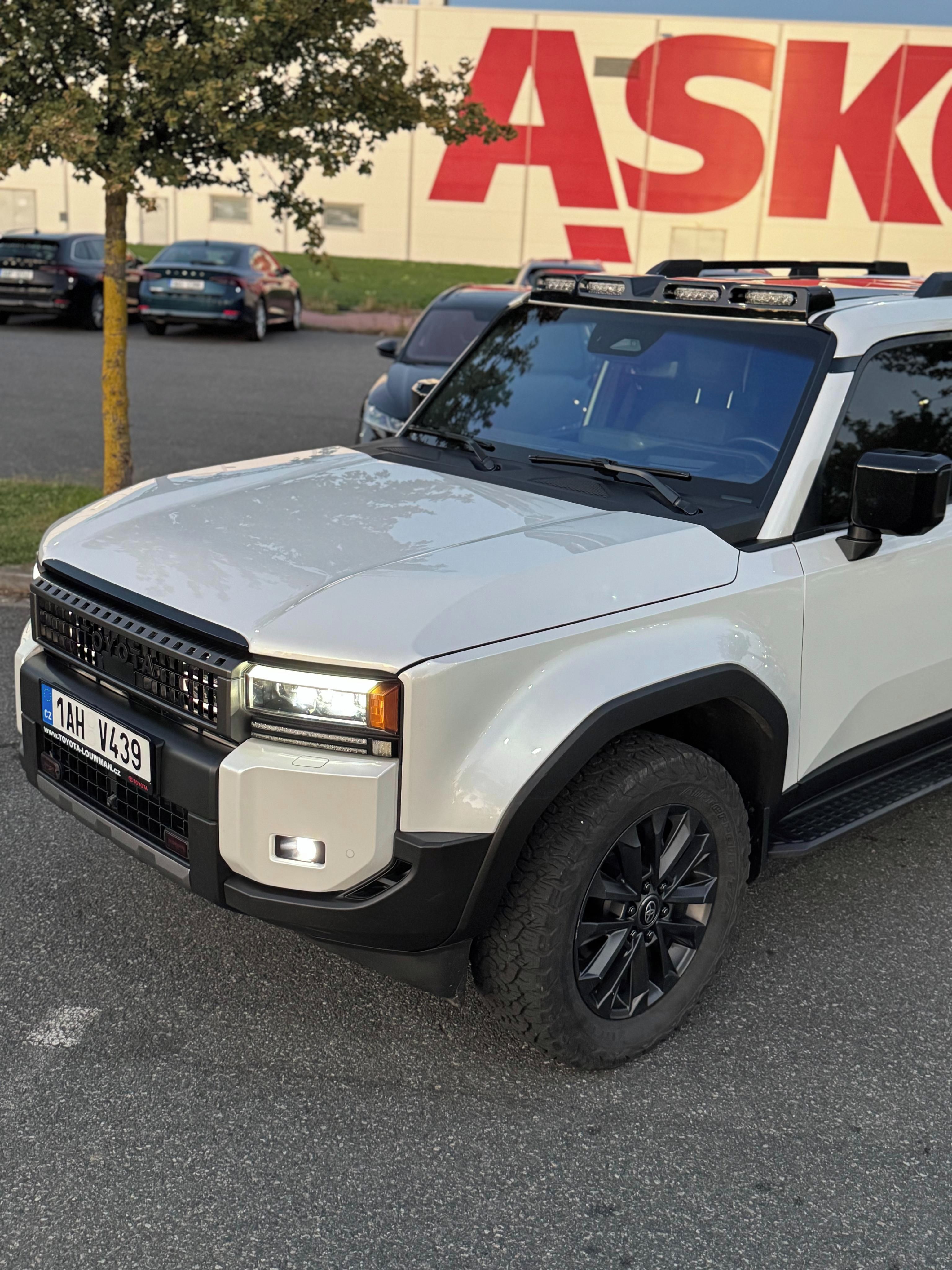 Toyota Land Cruiser, 2.8 D-4D Executive Skyview - fotka 6
