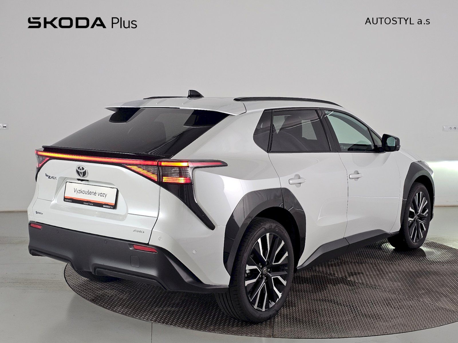 Toyota bZ4X, FACELIFT AWD 343k EXECUTIVE - fotka 2