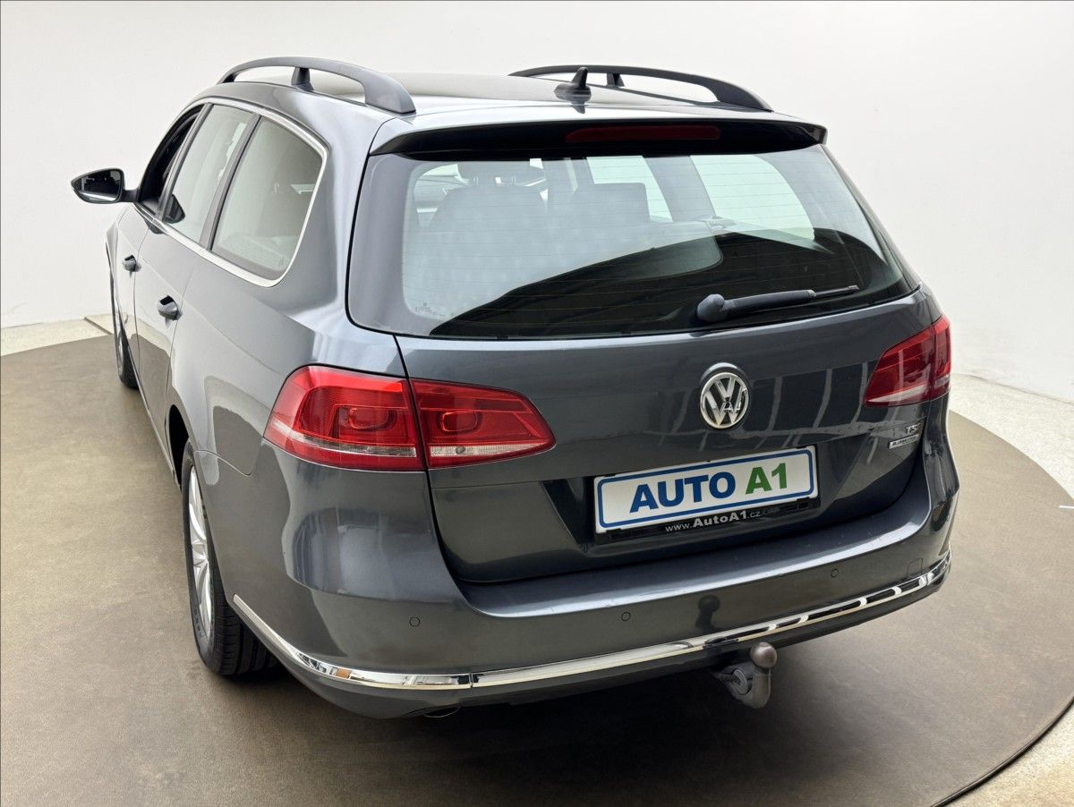 Volkswagen Passat, 1,4 TSi NAVI SENZORY TAŽNÉ - fotka 6