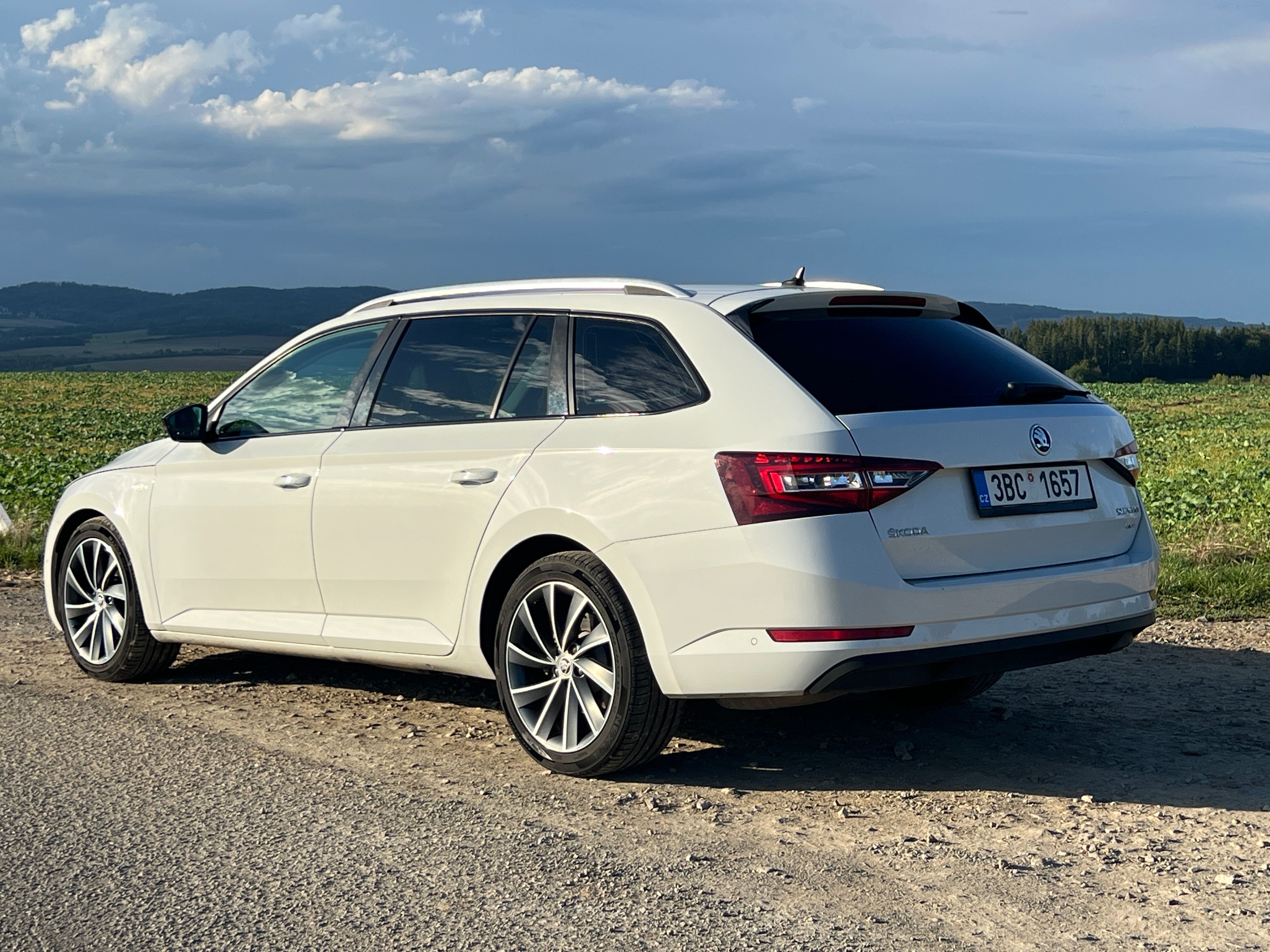 Škoda Superb, Škoda Superb III 2.0 TDI 140kW - fotka 3