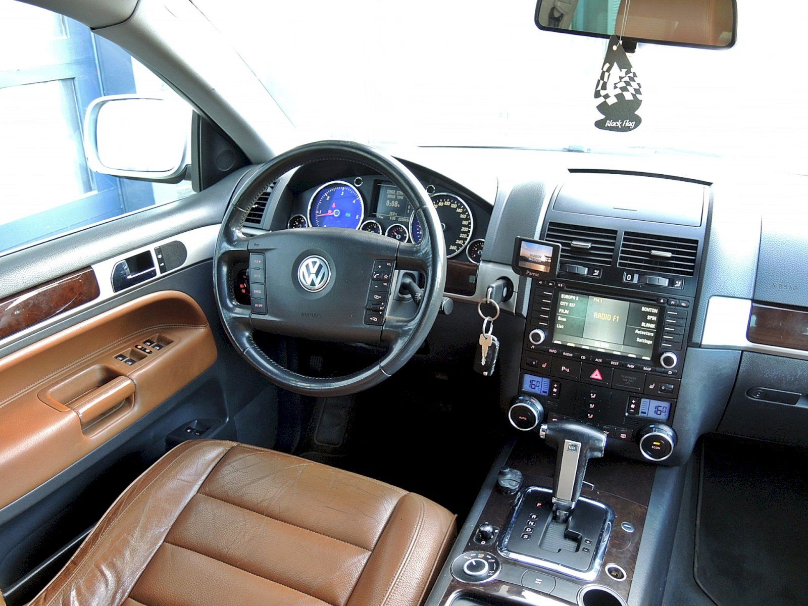 Volkswagen Touareg, 3.0TDI V6 165kW 4x4 - fotka 5