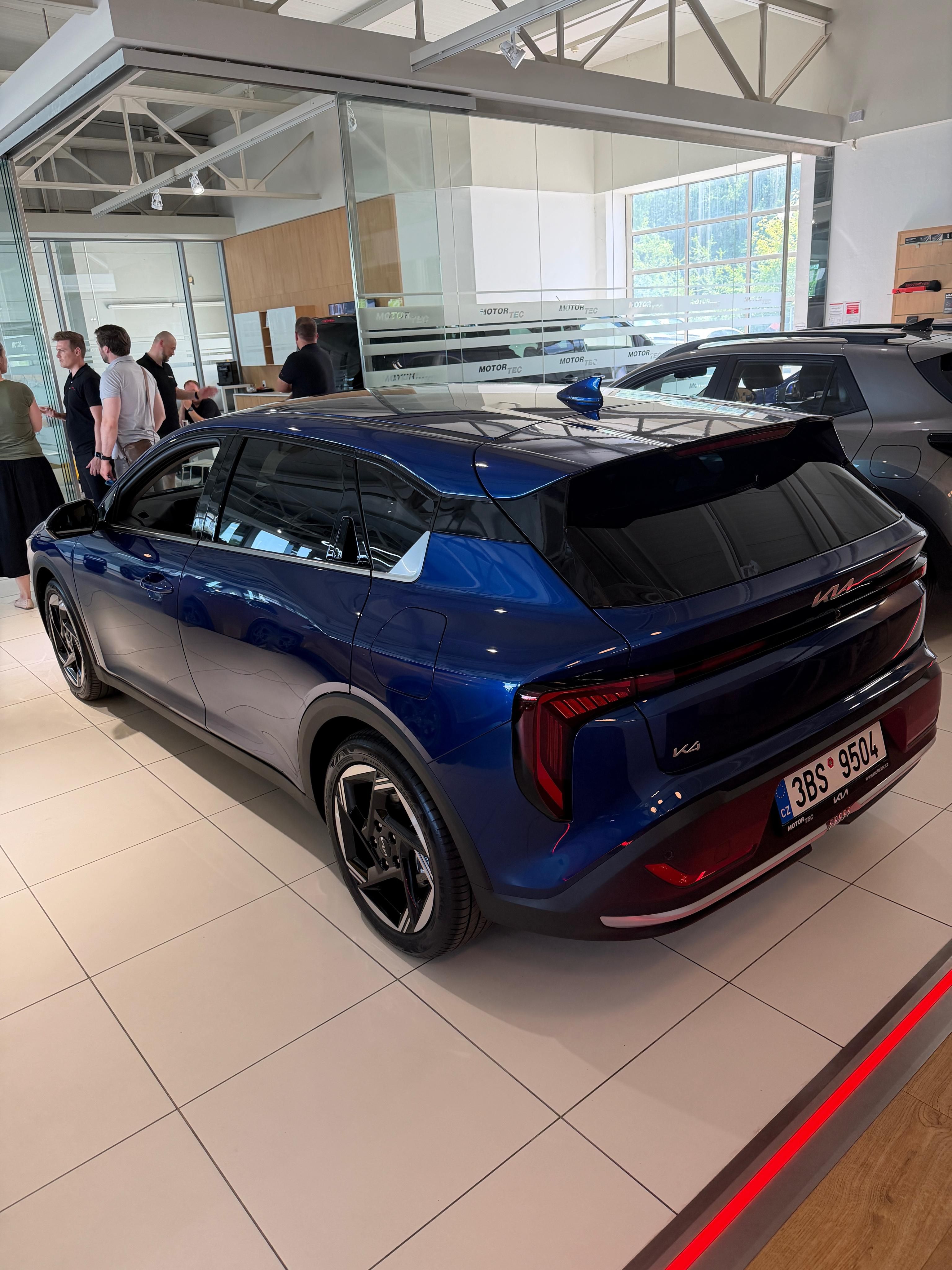 Kia K4, 132kW,Top,HB,odpočet DPh - fotka 3