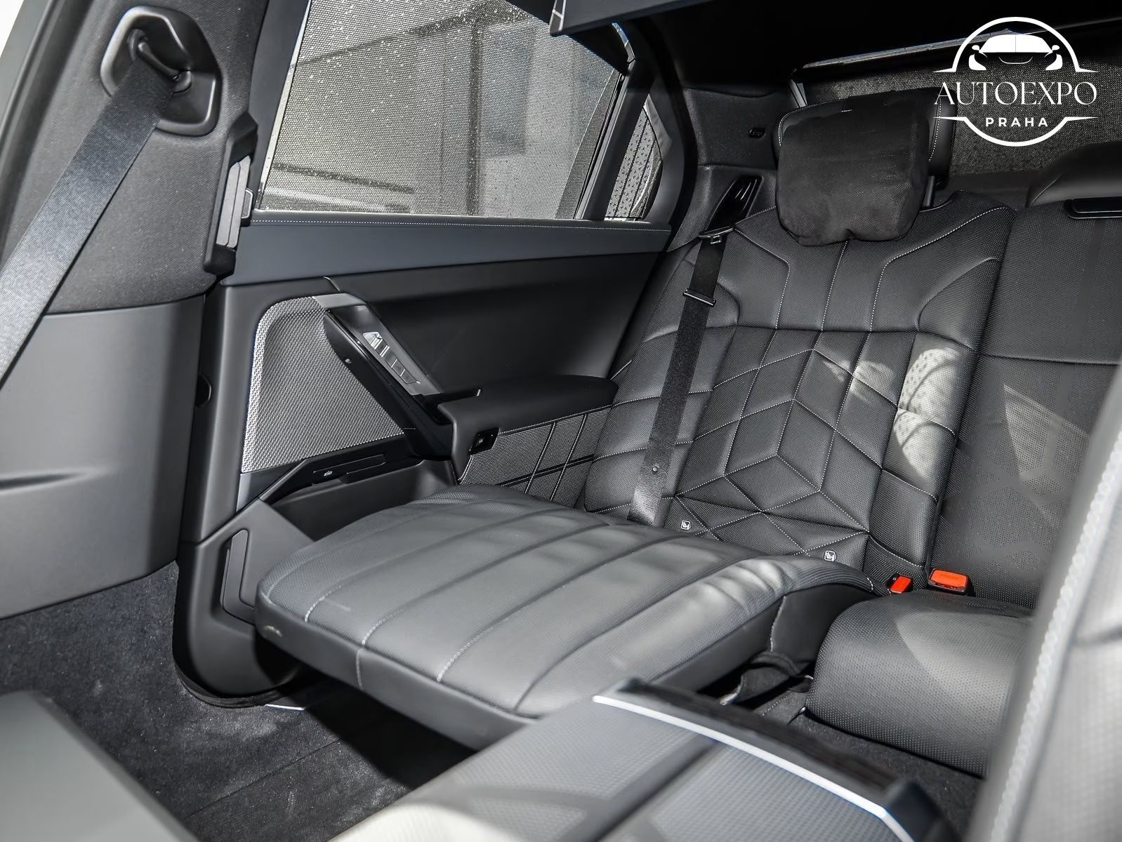BMW Řada 7, 740d xDrive M Sport TV HUD - fotka 6