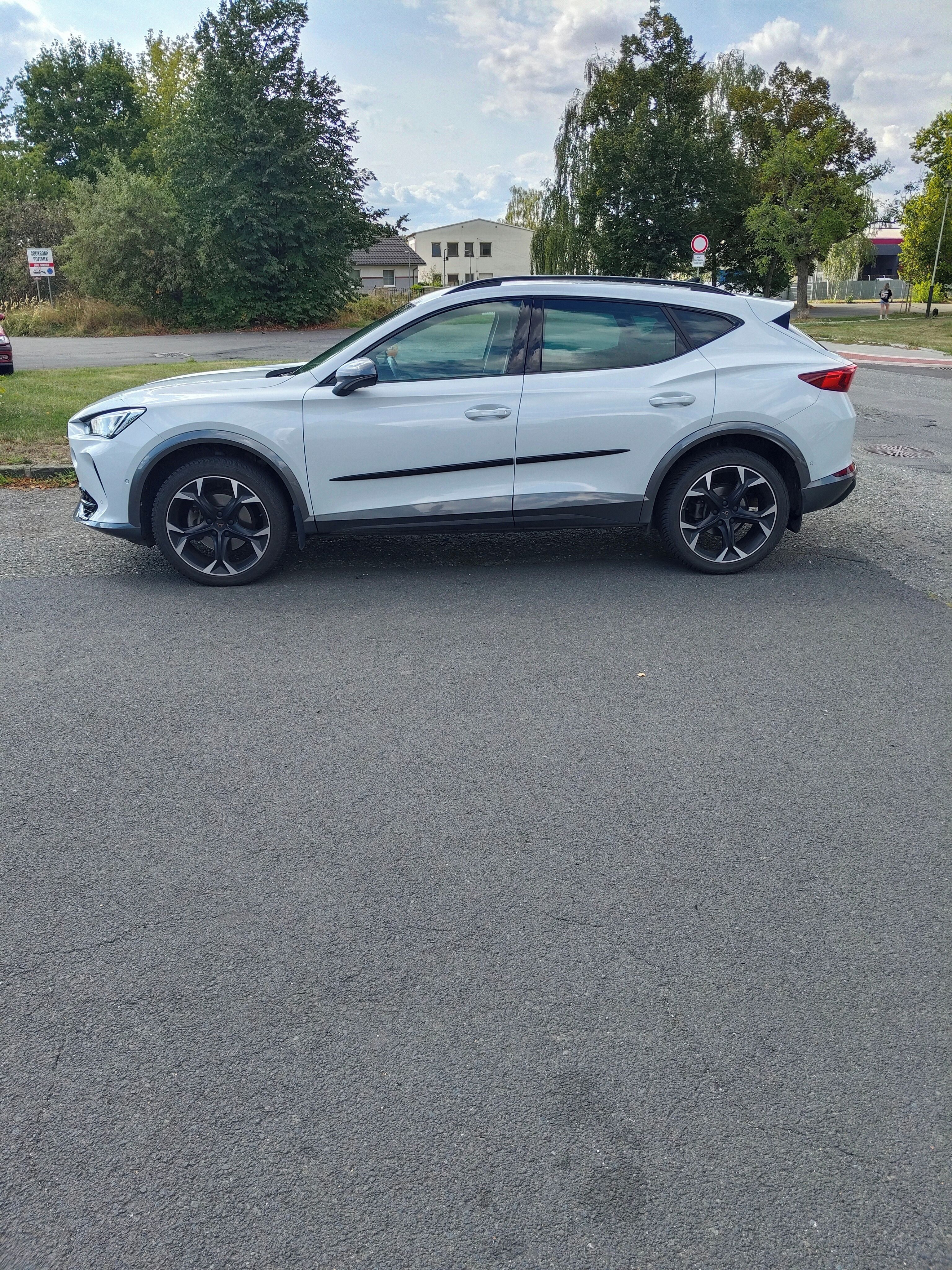 Cupra Formentor, 140 kW,4x4, servisovaný - fotka 3