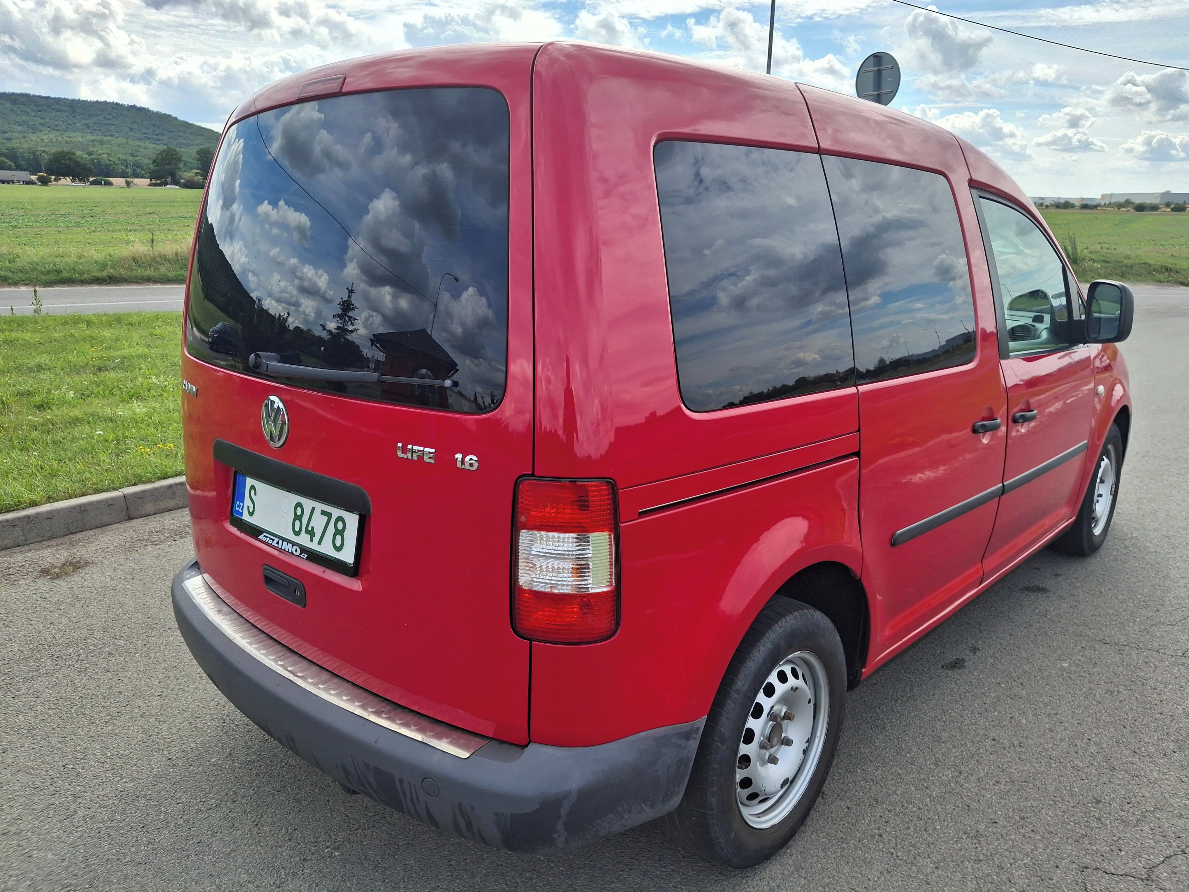 Volkswagen Caddy, LIFE 1,6 MPI 75 KW 5x SEDAČKA - fotka 5