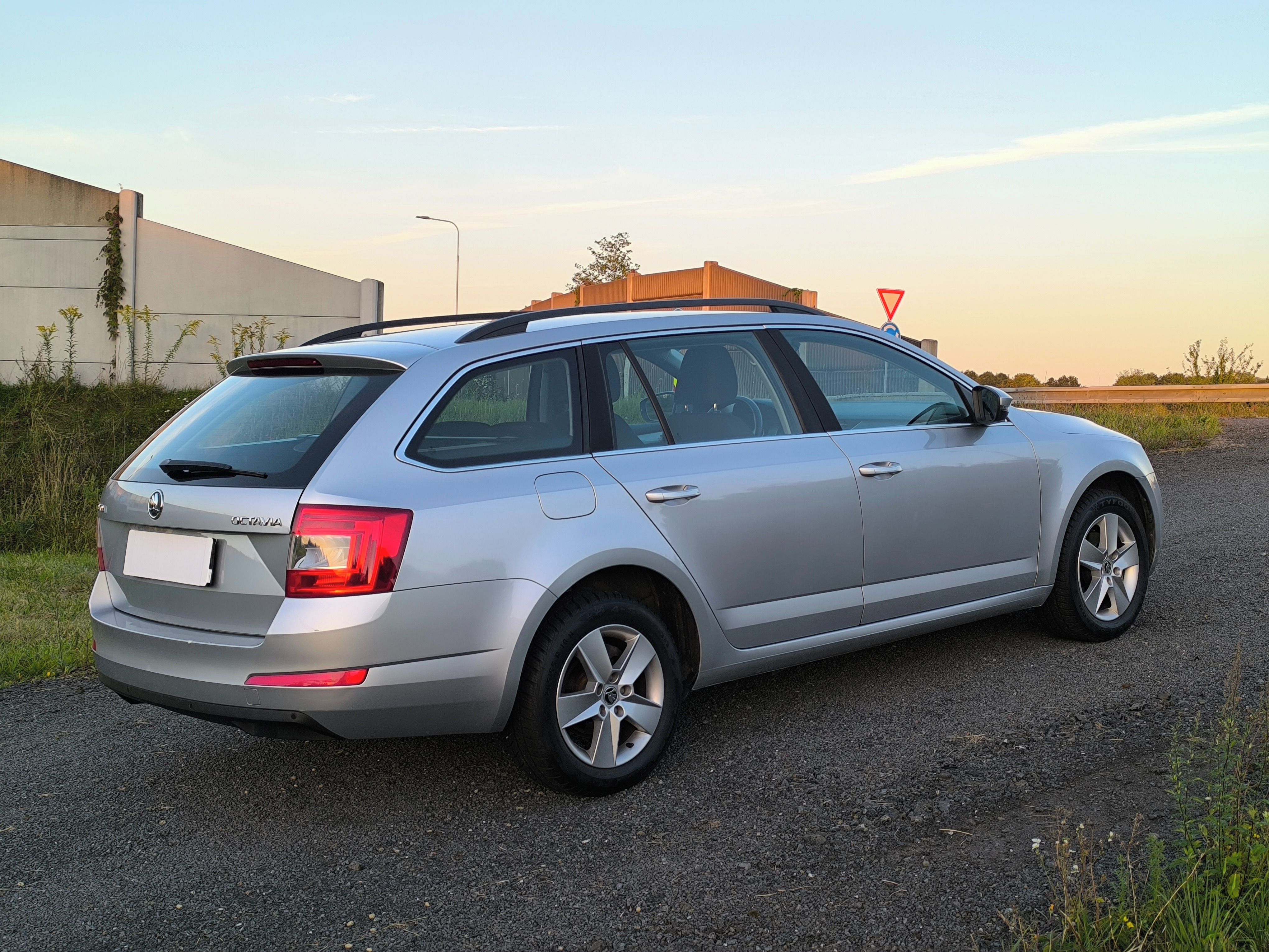 Škoda Octavia, 1.4TSI 103kW SERVISOVÁNO - fotka 5