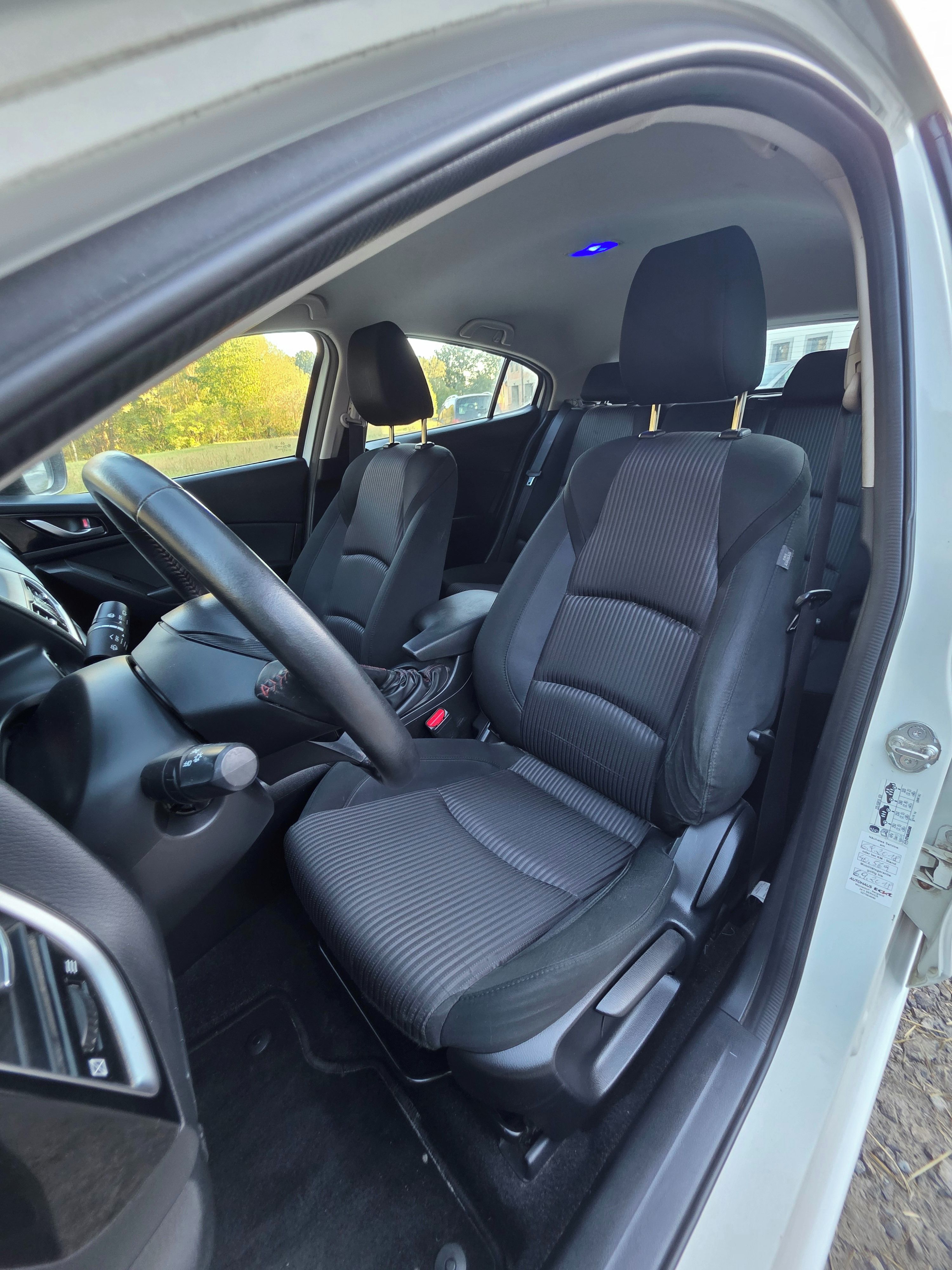 Mazda 3, 2.2 Skyactiv-D - fotka 6