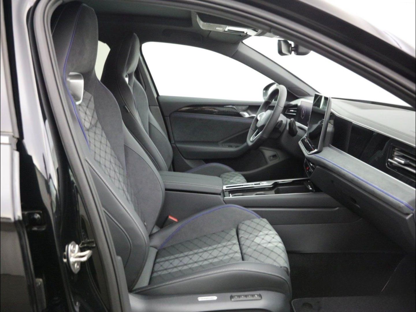 Volkswagen Passat, 2,0 TSI 195 kW 4M R-Line - fotka 6