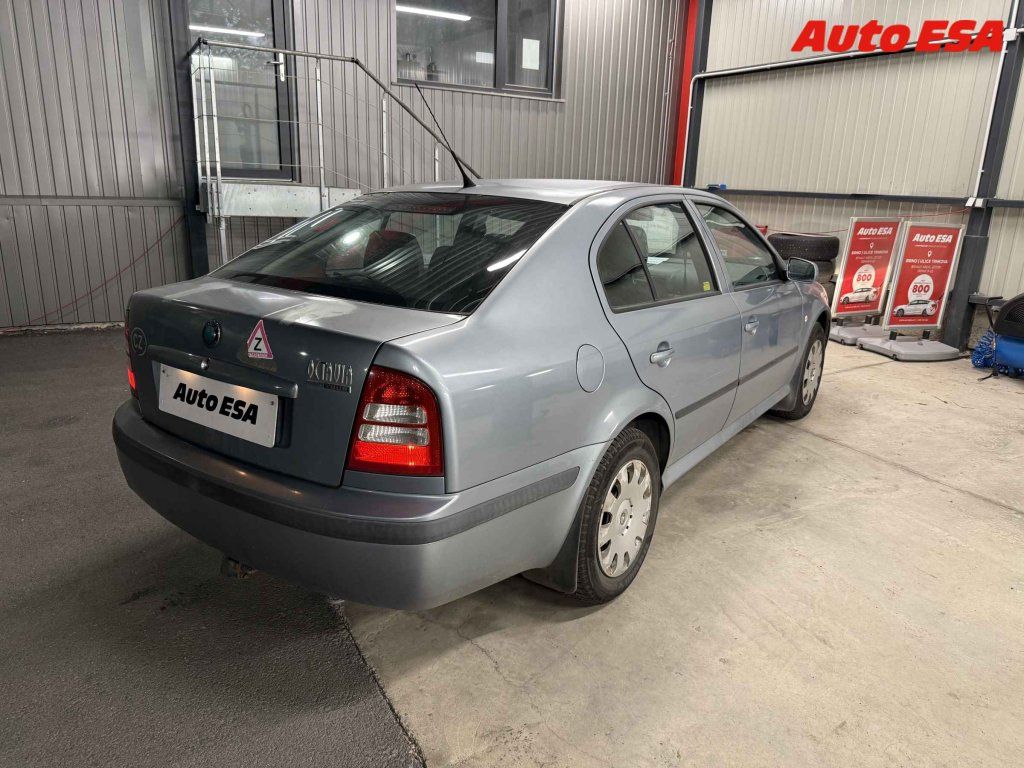 Škoda Octavia, 1.6 i - fotka 2