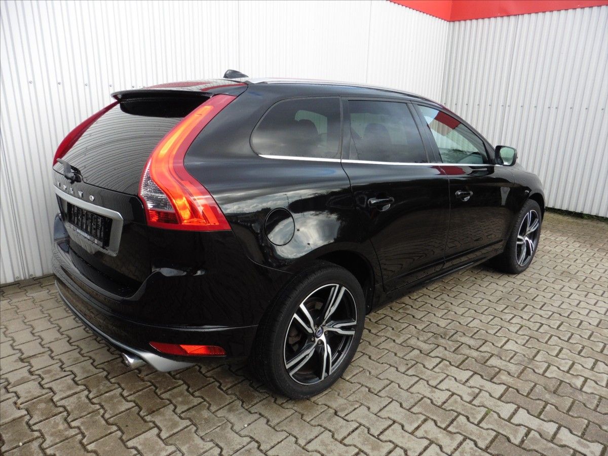 Volvo XC60, 2.4 D5 R-Design AWD M/T Navi - fotka 4